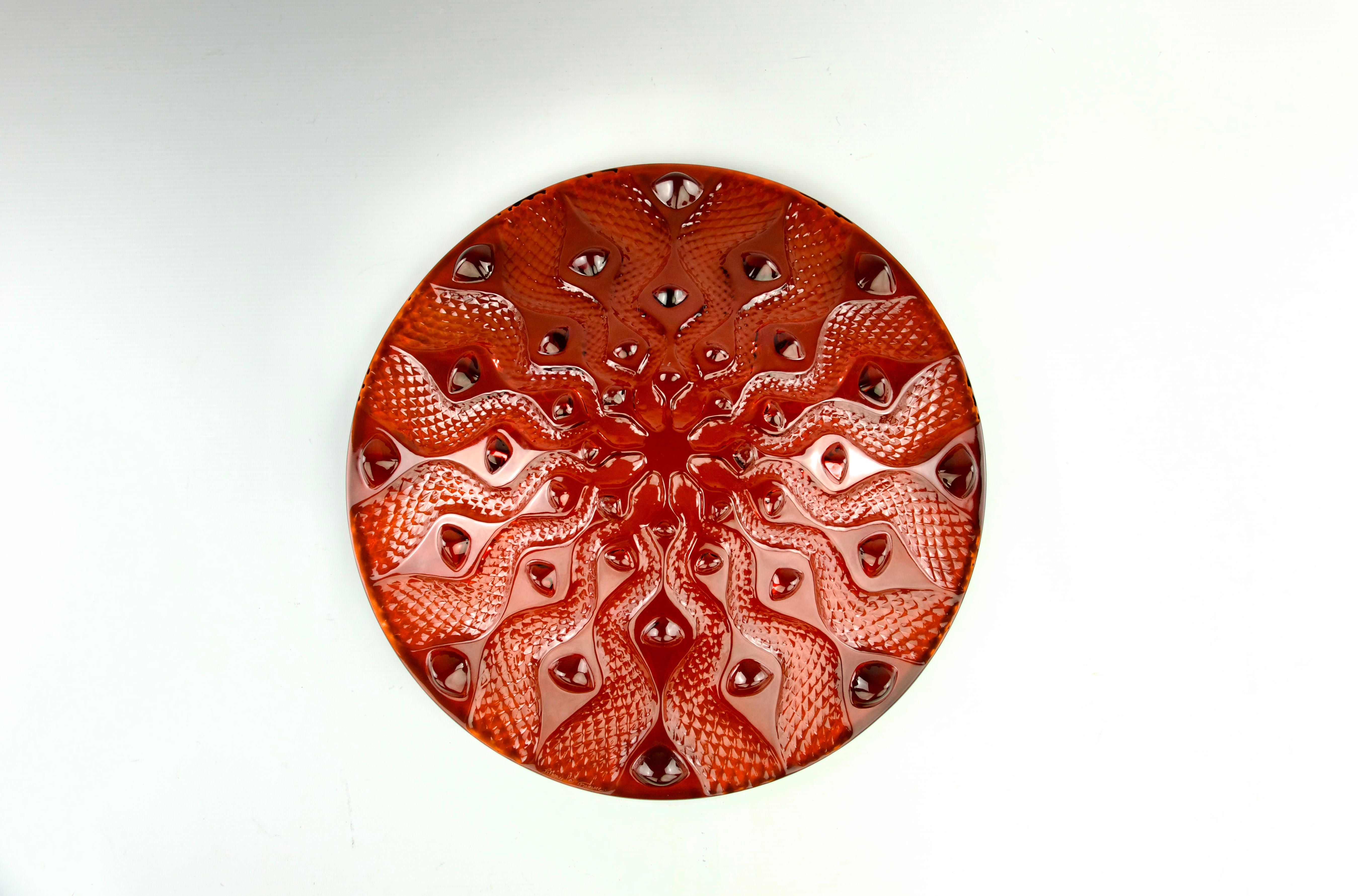 Lalique, großer Tafelaufsatz „Serpentine“ aus rotem Kristall, Frankreich 2000er Jahre im Angebot 1