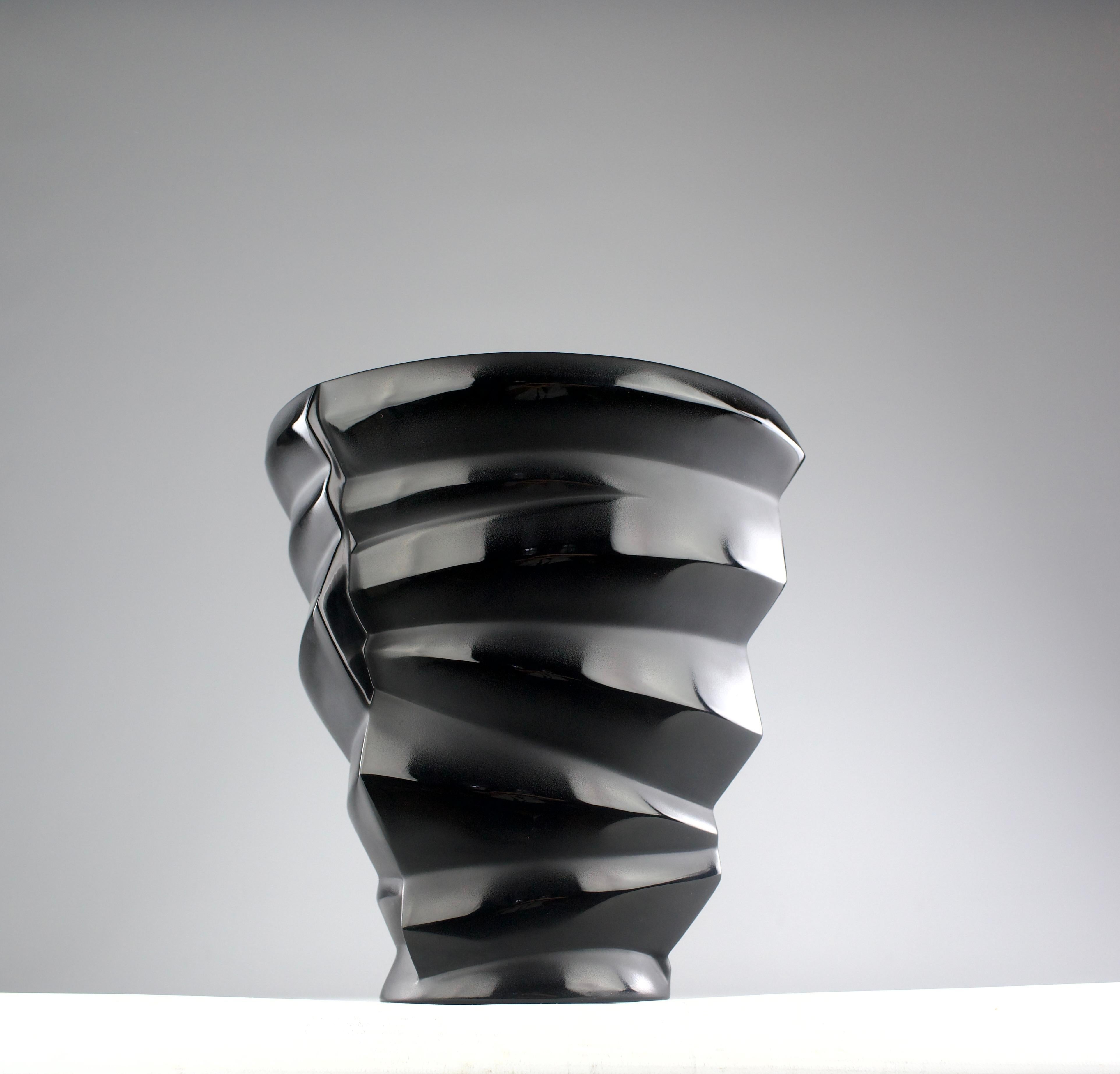 Moderno Lalique, Vaso di cristallo nero 