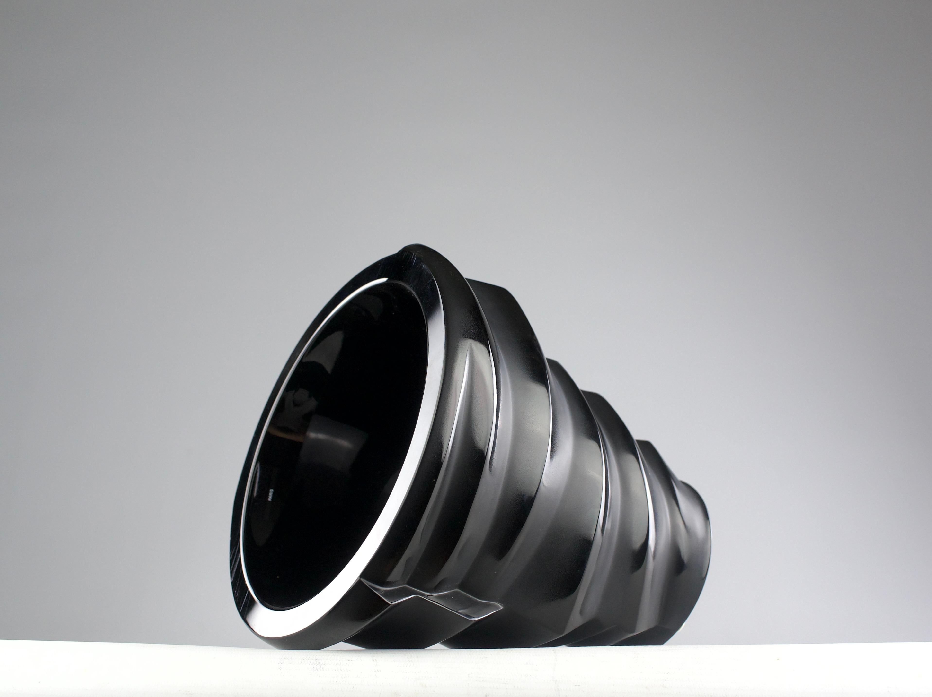 Fine XX secolo Lalique, Vaso di cristallo nero 