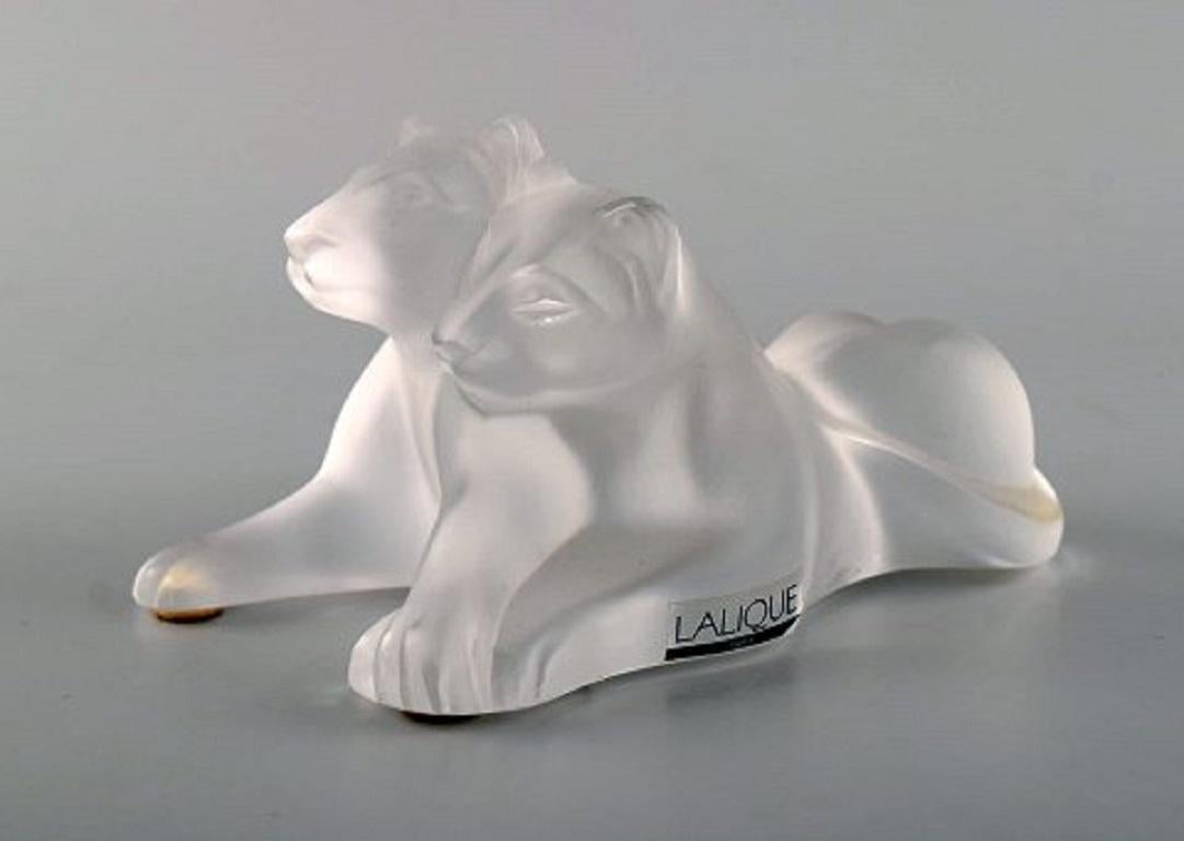 Lalique lion couple in frosted art glass, 1980s.
Measures: 13 x 7.5 cm.
In excellent condition.
Sticker.