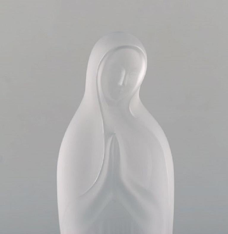 Lalique. Madonna figurine in clear art glass, 1960s.
In very good condition.
Incised signature.
Largest measures: 24.5 x 8 cm.