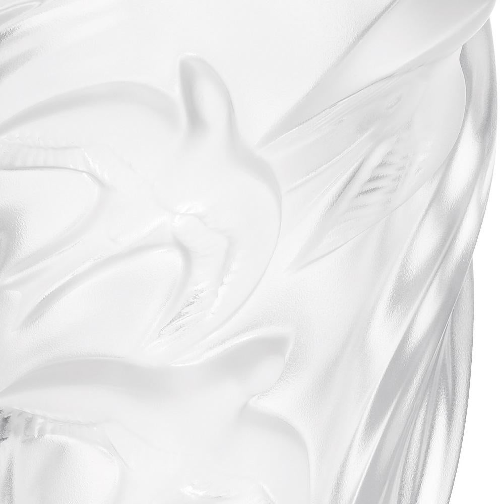 The Martinets Vase creates a perfect contrast between satin-finished and transparent crystal. The animal world was one of René LALIQUE's major sources of inspiration. He depicted a wide variety of animal species, all with a degree of naturalism that