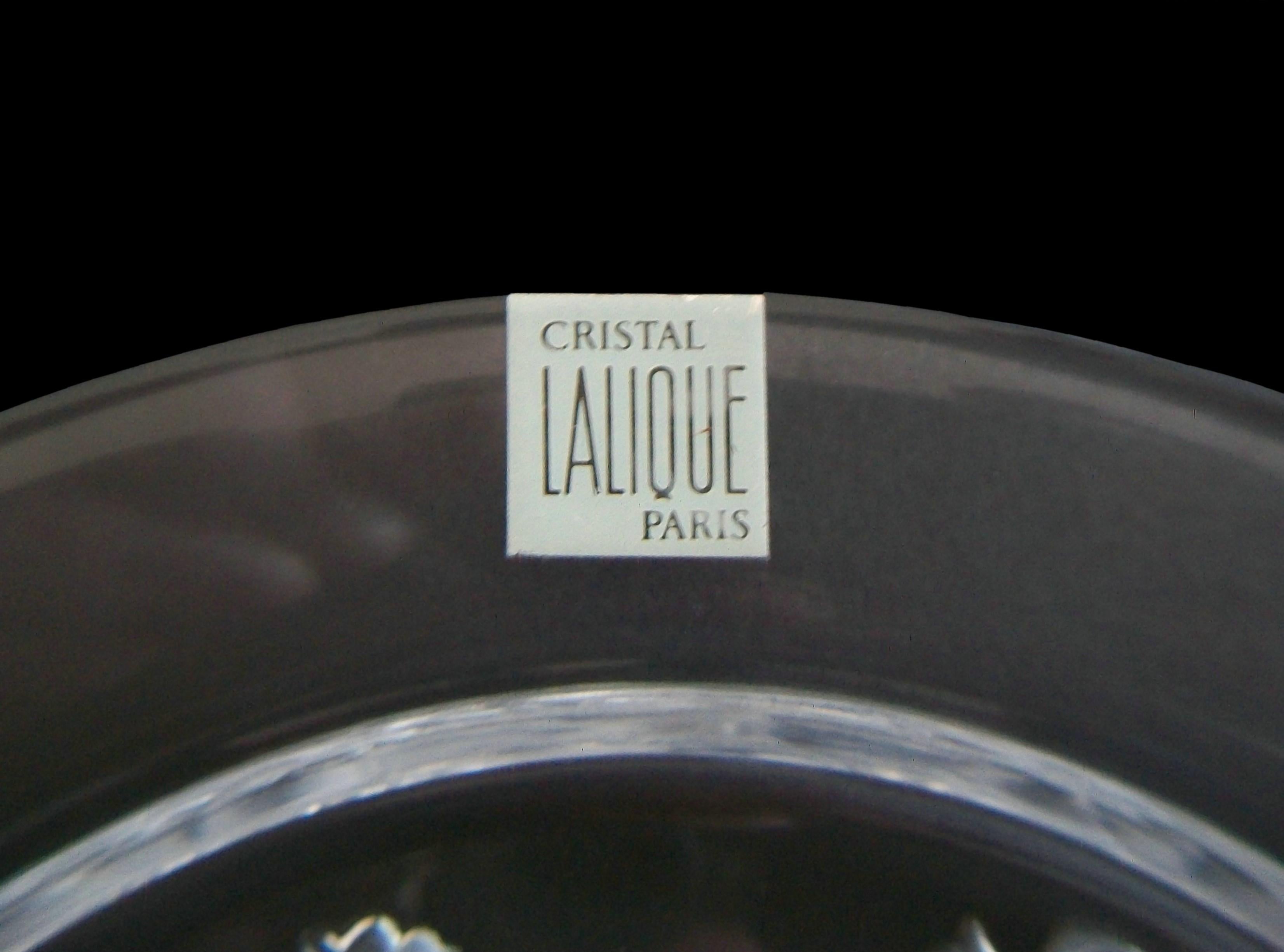 Art nouveau LALIQUE - 'Muguet' - Assiette en cristal clair et dépoli - France - Fin du 20ème siècle en vente