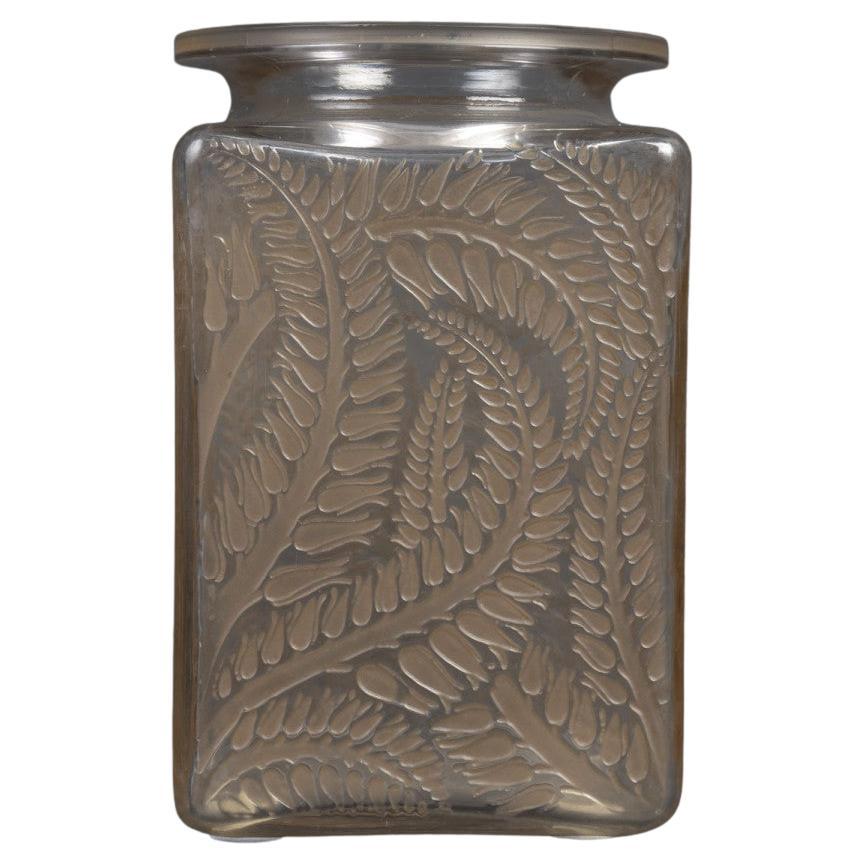 LALIQUE - "Myrrhis" Square Vase, 1926 For Sale