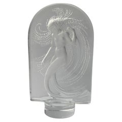 Sculpture/weight en papier de Nymphe nue « Serene Naiade » de Lalique, signée.