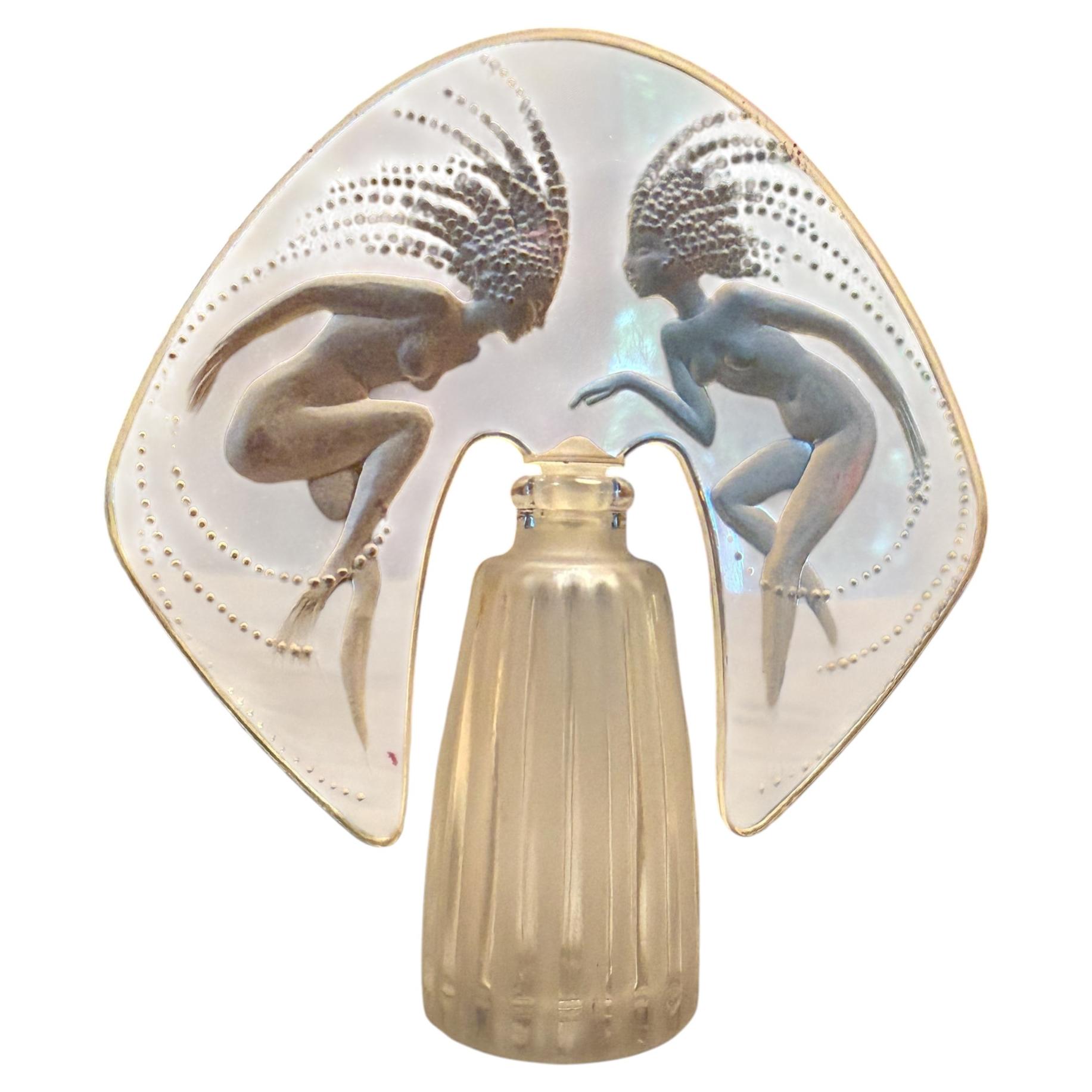 Frasco de perfume Lalique Ondines, diseñado por Marie-Claude Lalique