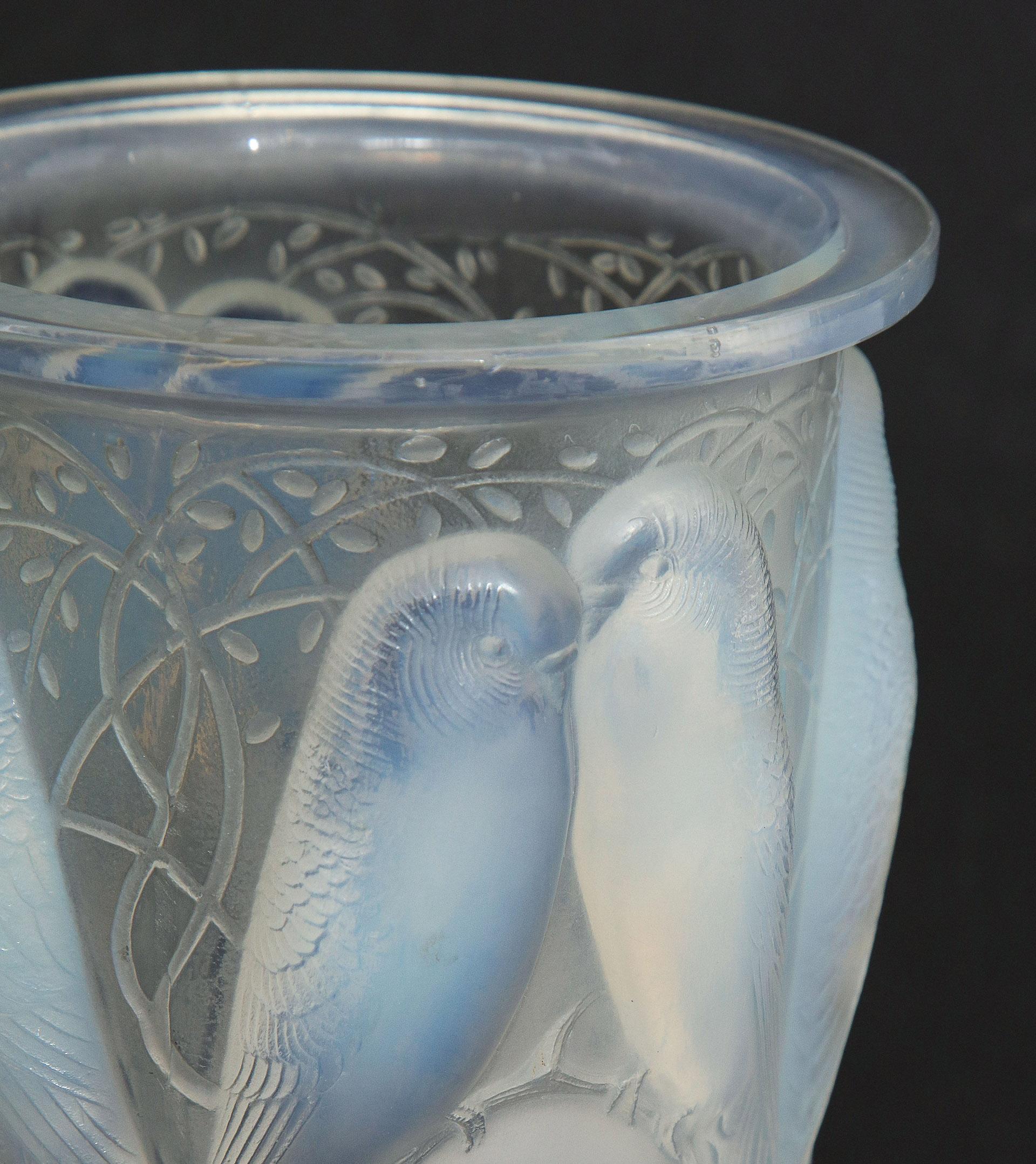 Lalique Opalescent Vase For Sale 2