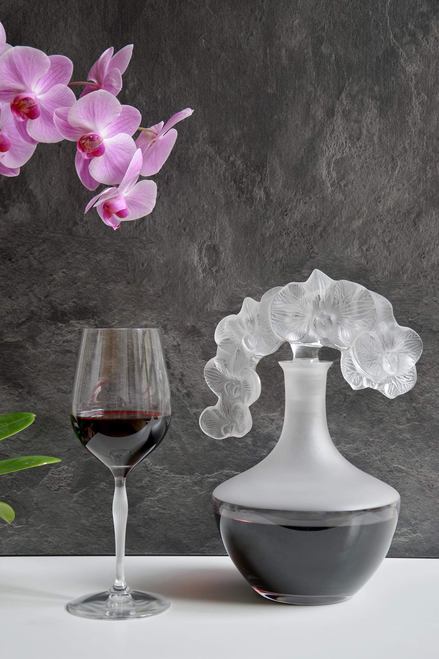 Designed to highlight the flavors of the finest spirits, the Orchidée decanter enriches the Lalique collection of decanters to satisfy the desires of connoisseurs and discerning collectors. Highlighted by satin-finished crystal, orchid flowers,