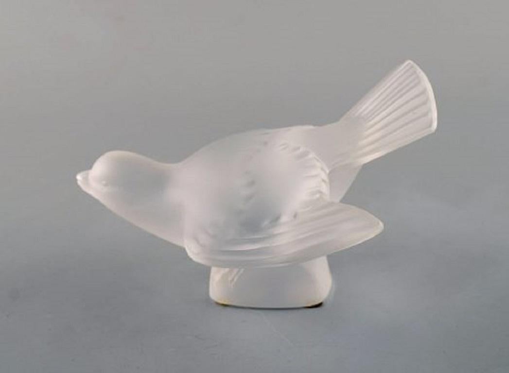 Lalique. Owl and bird in clear art glass, 1960s.
In very good condition.
Incised signature.
Largest measures: 13 x 8.5 cm.