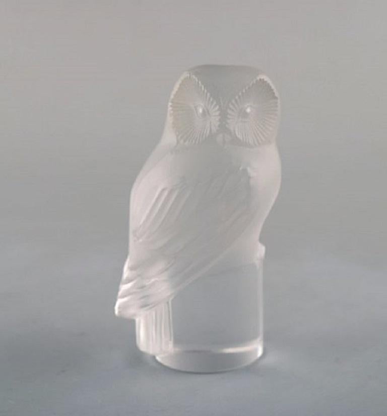 Milieu du XXe siècle Lalique, hibou et oiseau en verre d'art transparent, années 1960 en vente