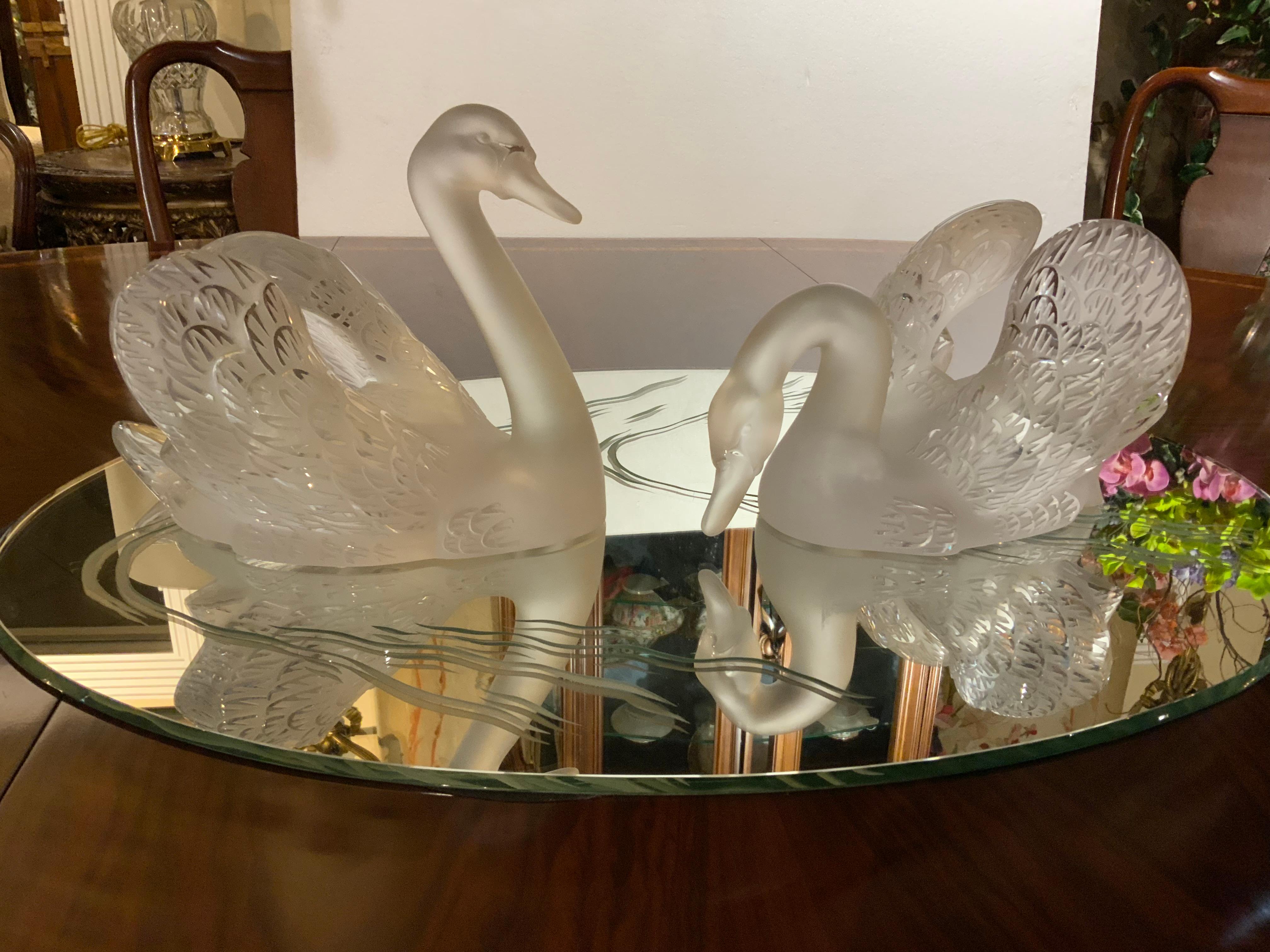 Lalique pair of frosted crystal swans on  mirror etched centerpiece  In Good Condition In Houston, TX