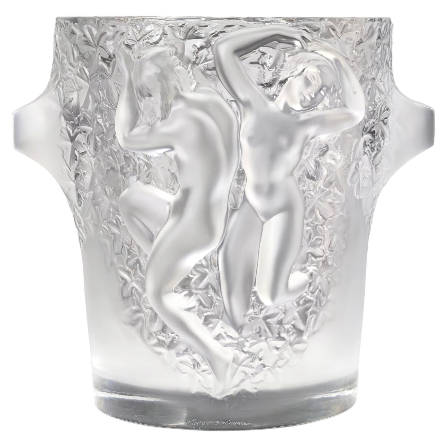Lalique París. Jarrón para hielo, modelo Ganimede, de cristal satinado, hacia 1950 en venta