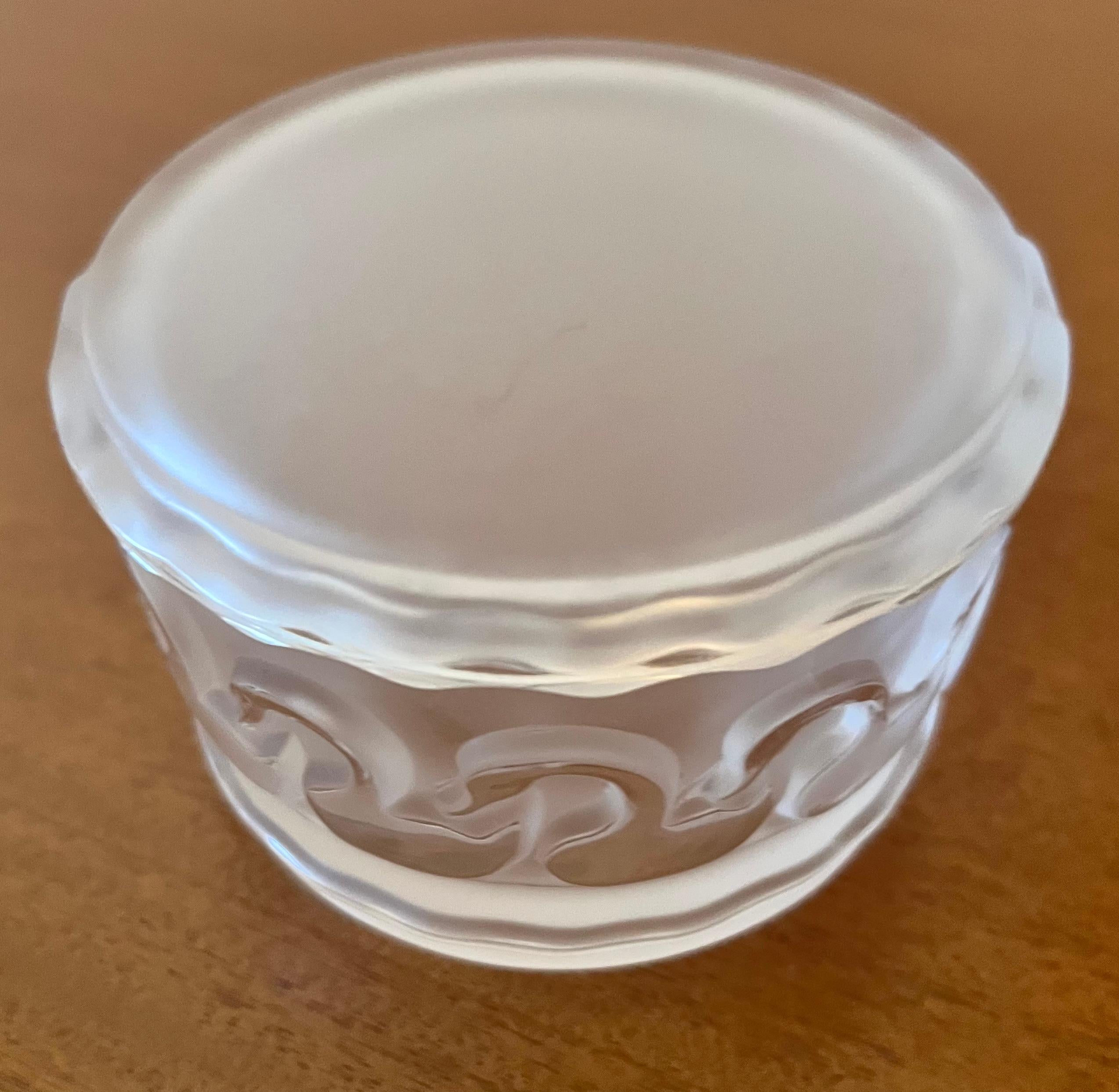 Lalique Paris signed Frosted Lidded Box features Swans  In Good Condition For Sale In Los Angeles, CA