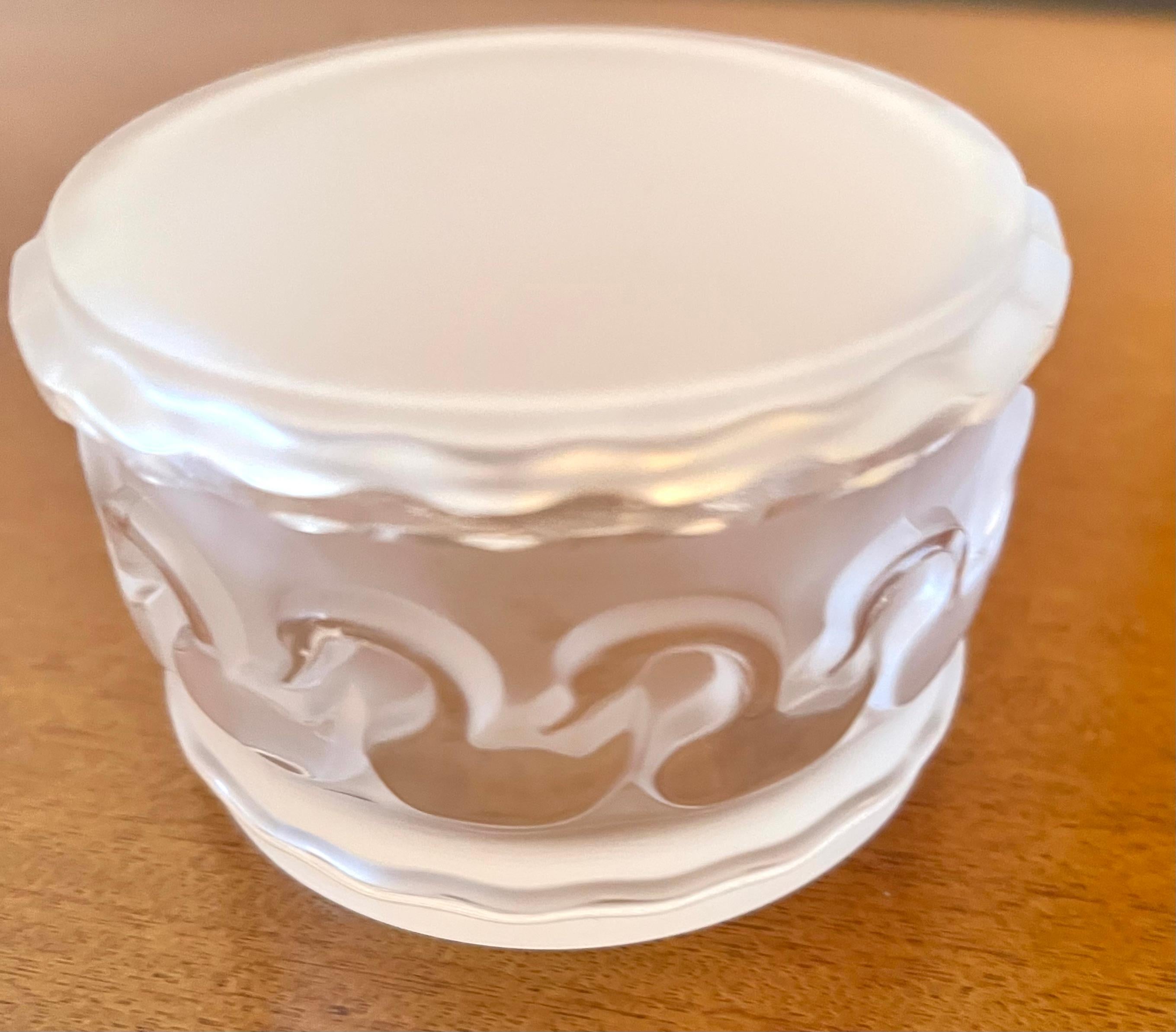 Lalique Paris signed Frosted Lidded Box features Swans  For Sale 2