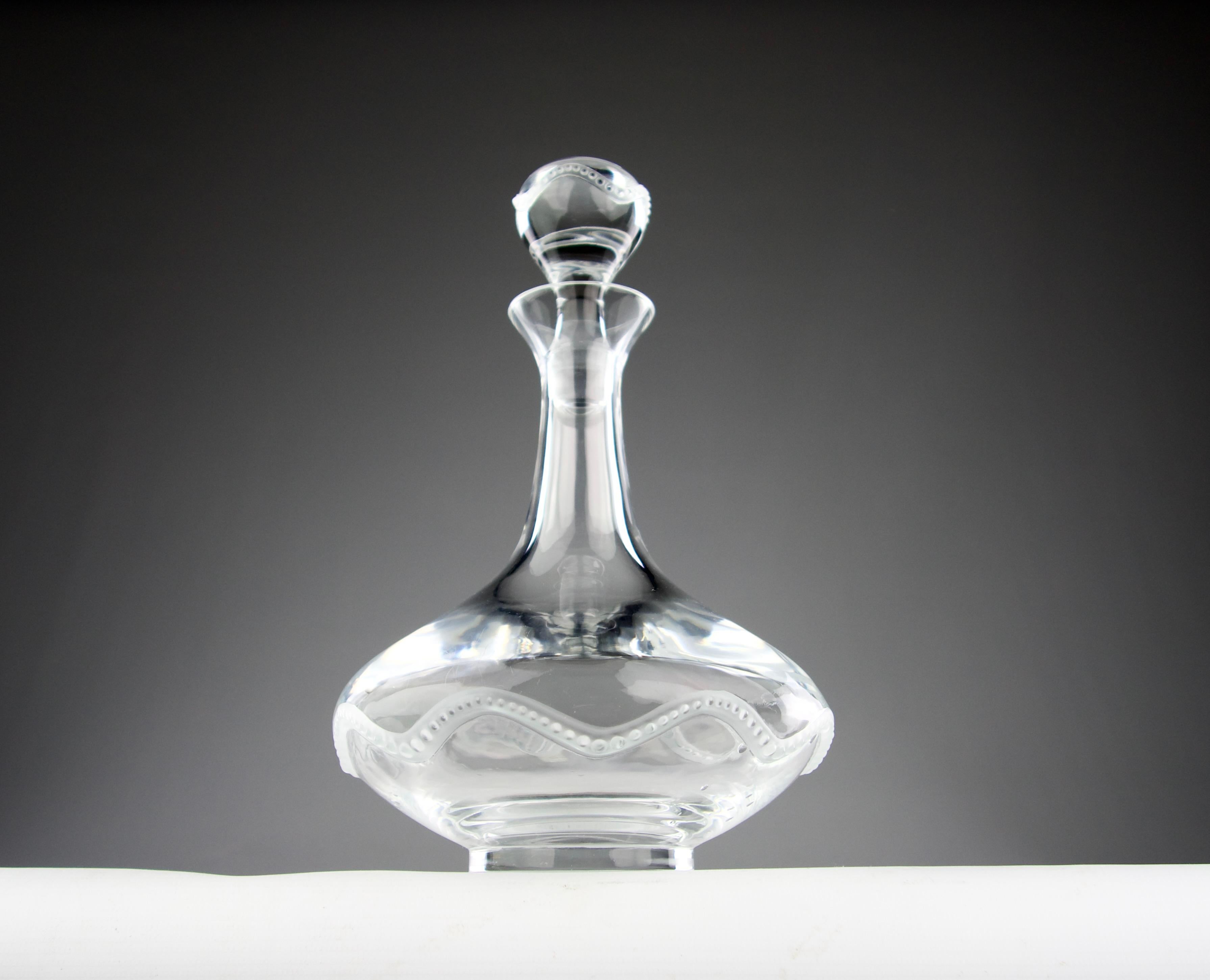 Magnifique carafe à vin Lalique 