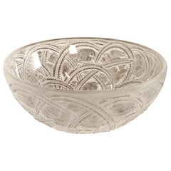 Ciotola in cristallo smerigliato Art Déco "Pinsons" di Lalique