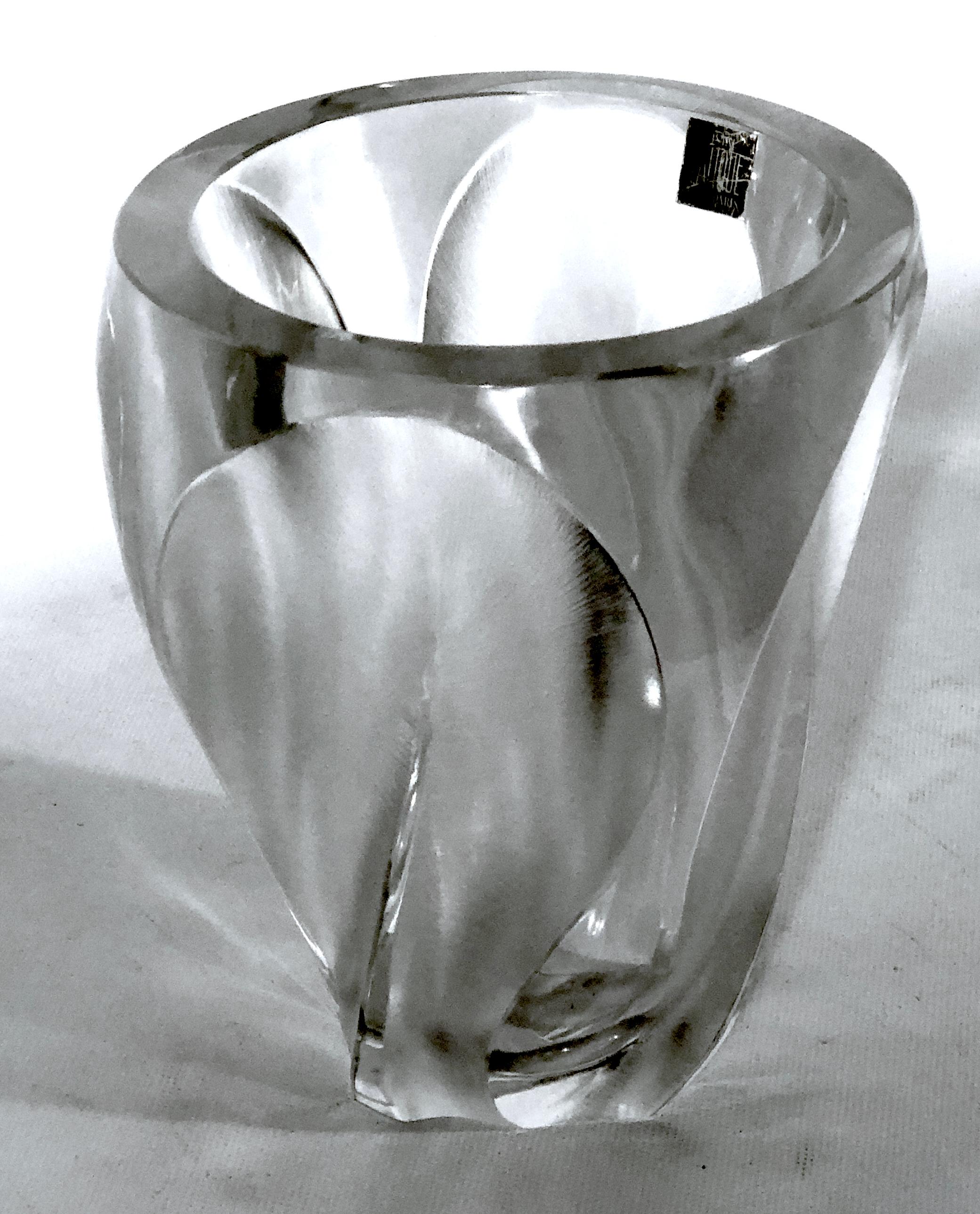 Lalique, Poliertes und mattiertes Kristallglas Modell Ingrid aus den 60er Jahren im Angebot 9