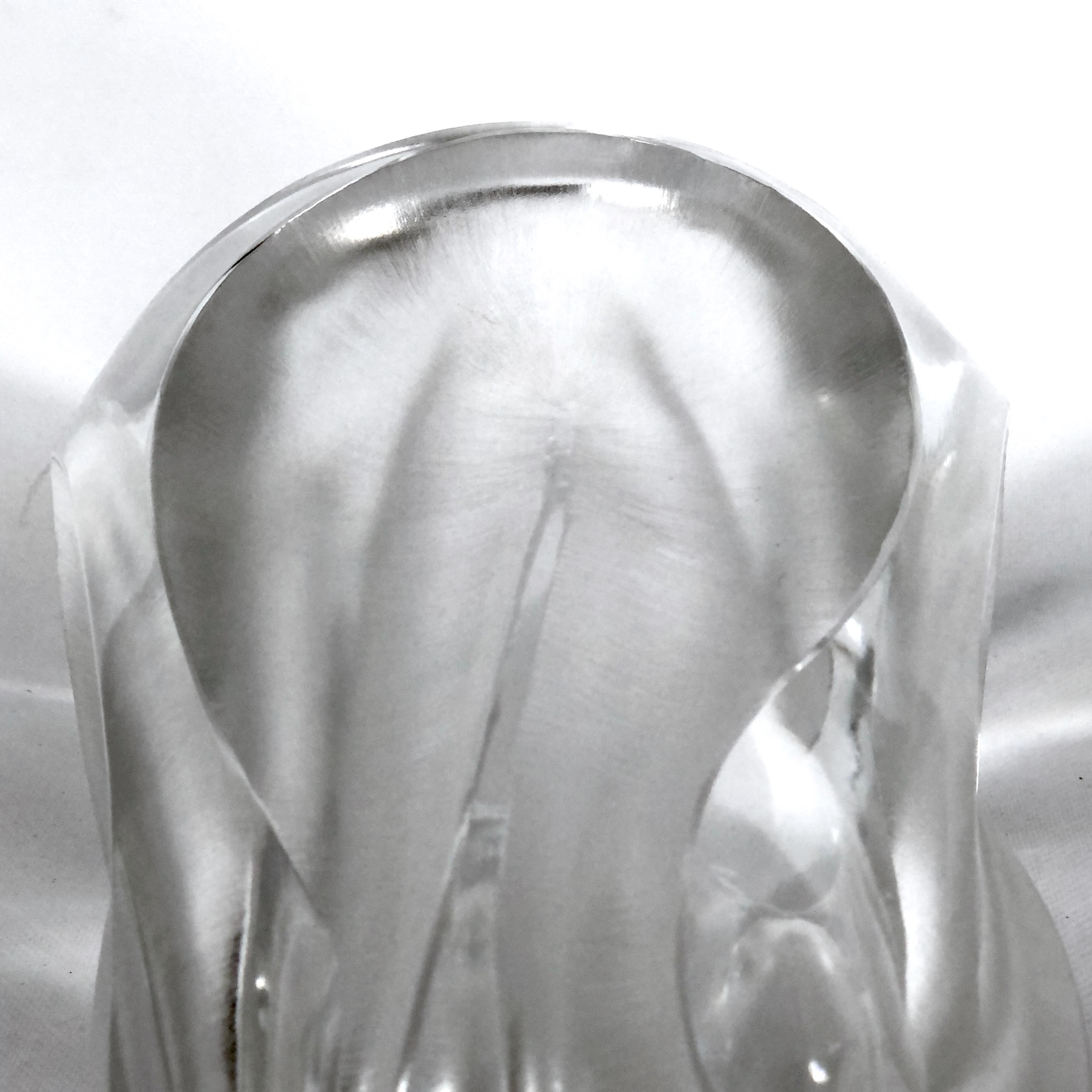 Lalique, Poliertes und mattiertes Kristallglas Modell Ingrid aus den 60er Jahren im Angebot 11