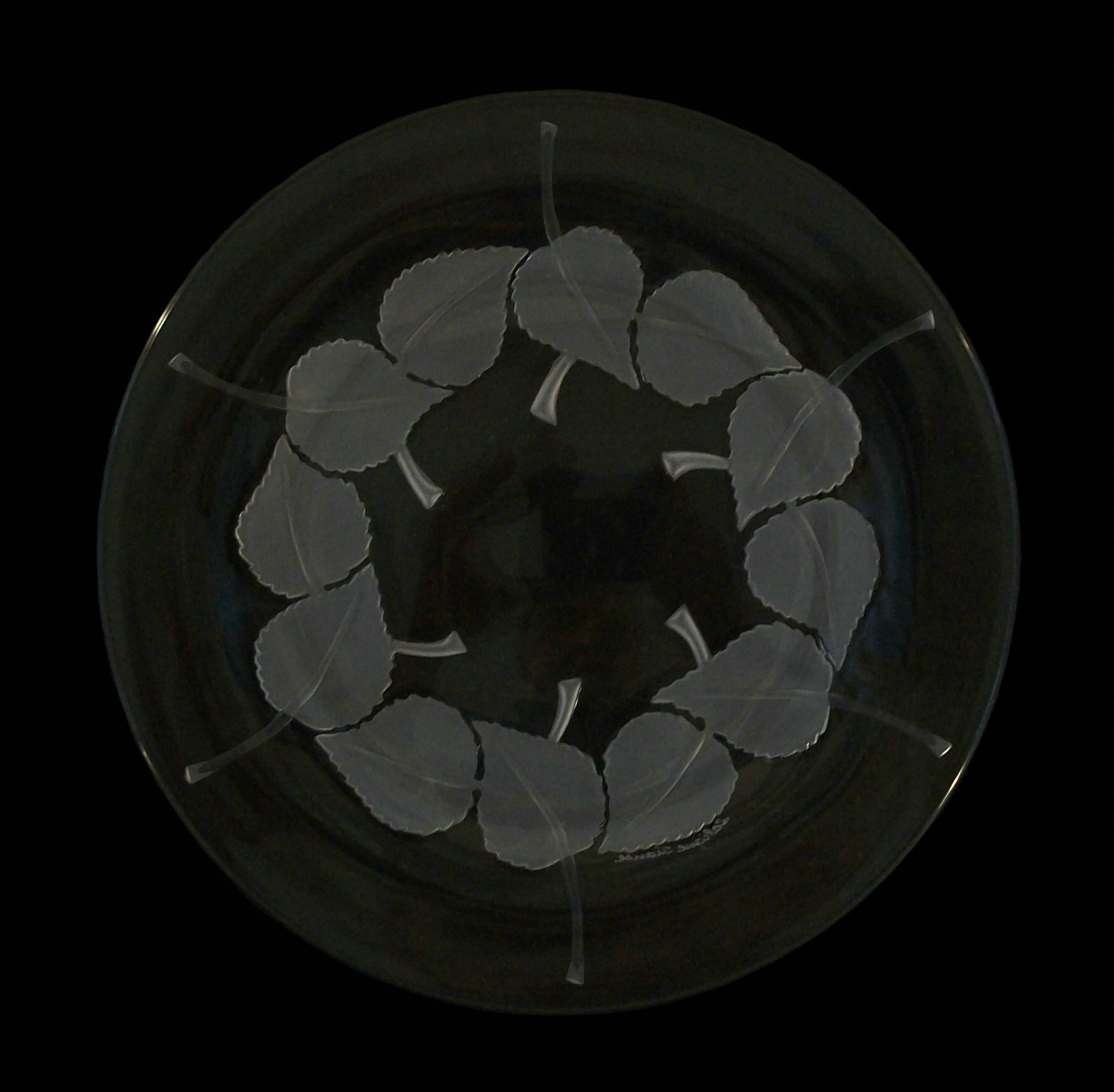 Art déco LALIQUE - 'Rolleboise' - Assiette en cristal dépoli - France - Fin du 20e siècle en vente