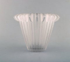 Lalique, vase Art déco "Royal" en verre d'art transparent, années 1950