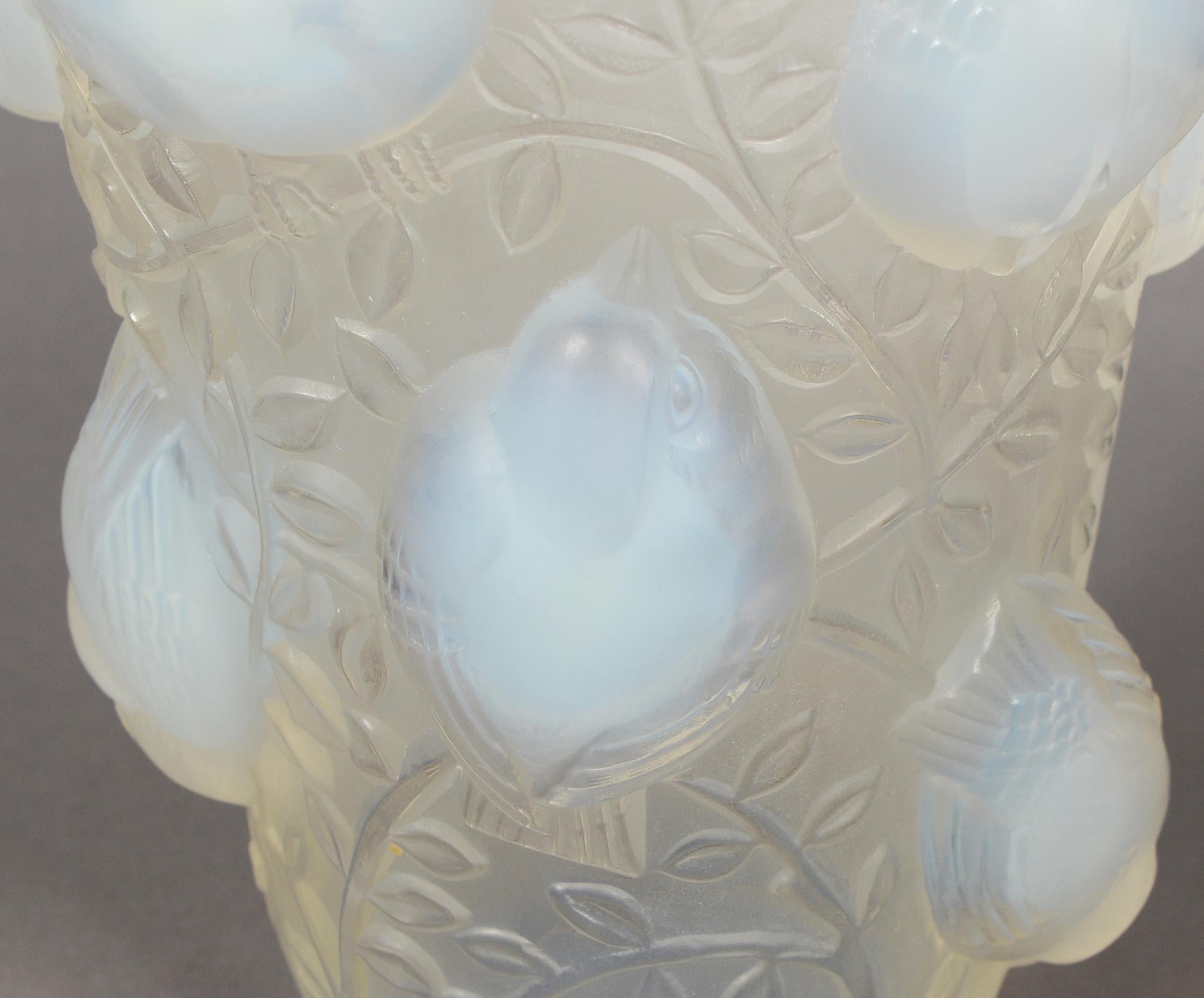 Lalique Saint Francois Opalescent Vase For Sale 3