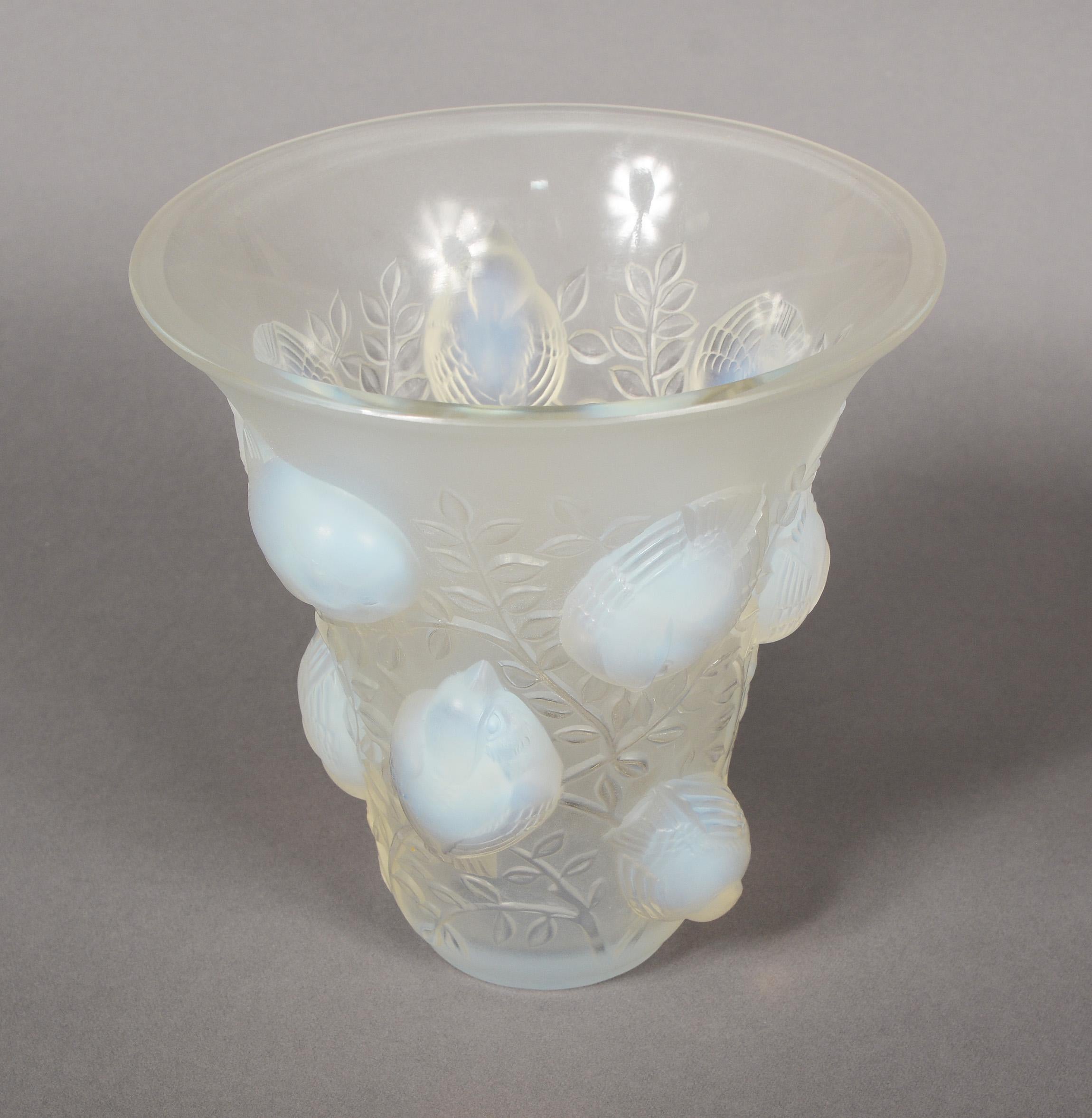 Lalique Saint Francois Opalescent Vase In Good Condition For Sale In San Mateo, CA