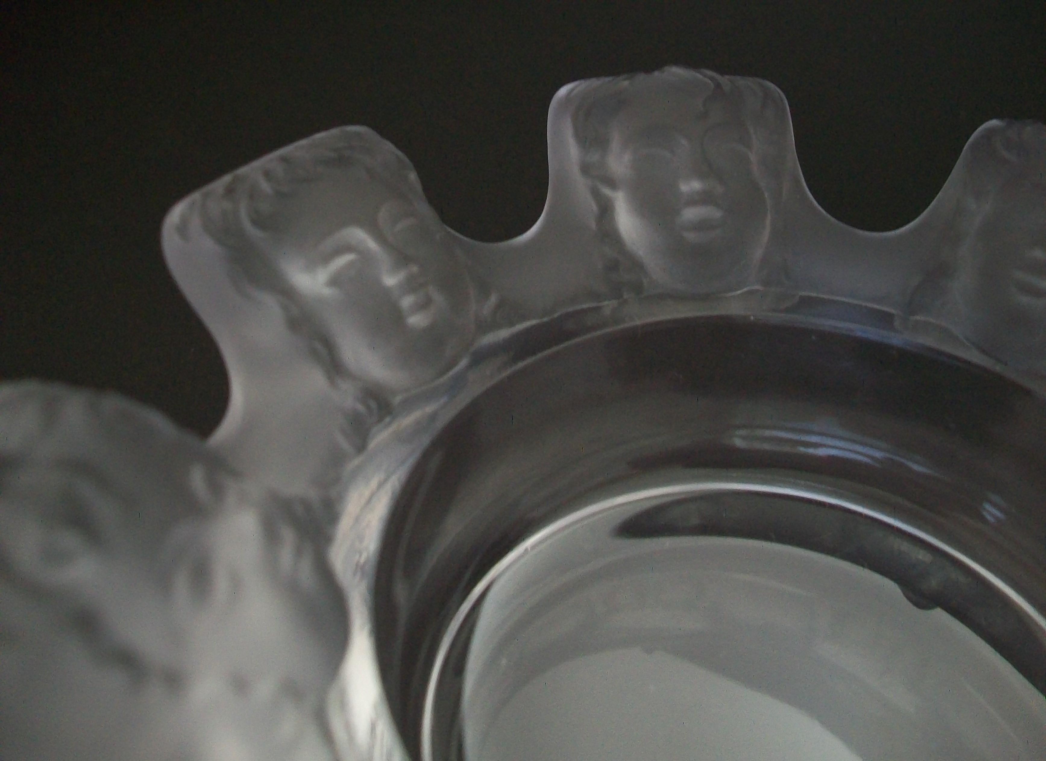 Lalique - 'Saint Nicolas' - Crystal Ashtray W/ Masks - France - 20th Century In Good Condition In Chatham, ON