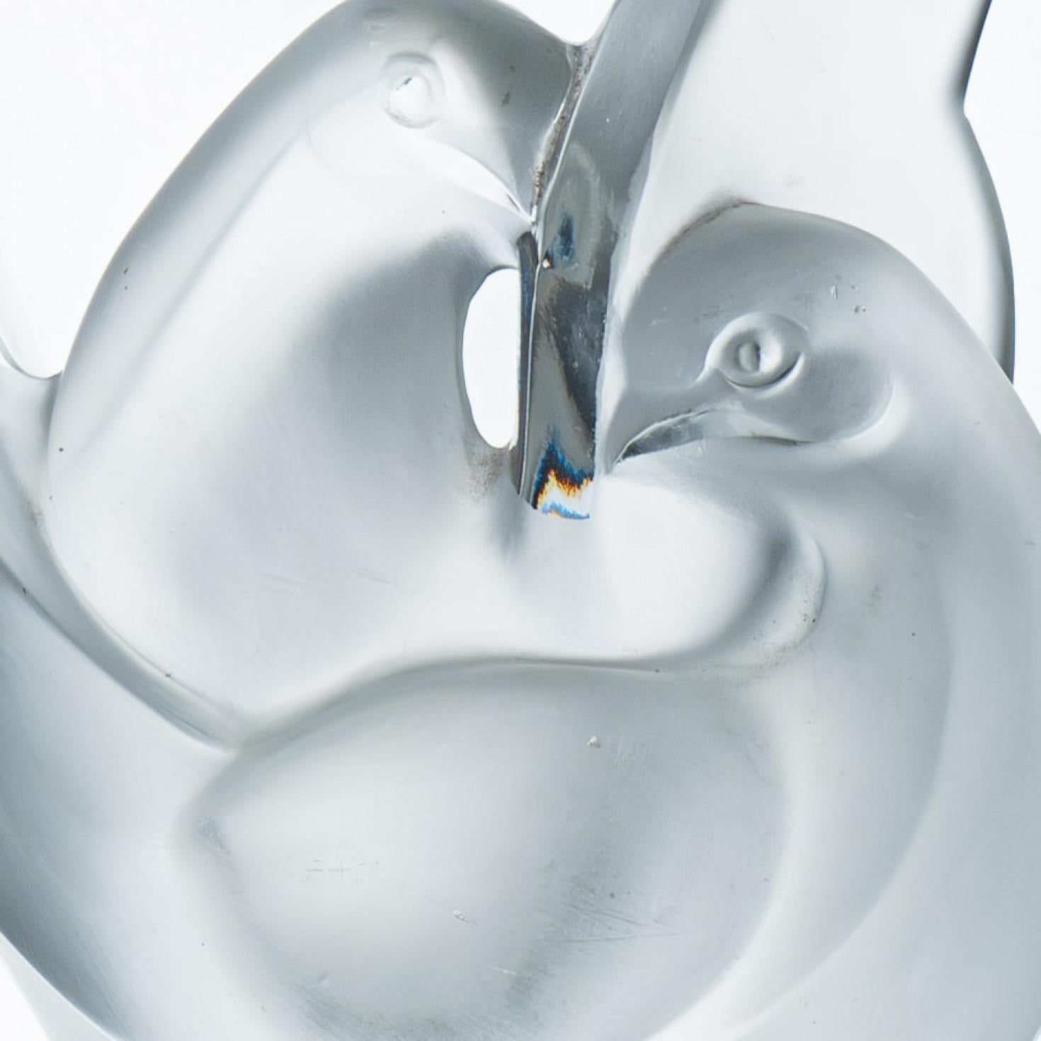 Lalique Firmado 1 de los 2 jarrones Love Birds, Francia, 1956 Moderno de mediados de siglo en venta