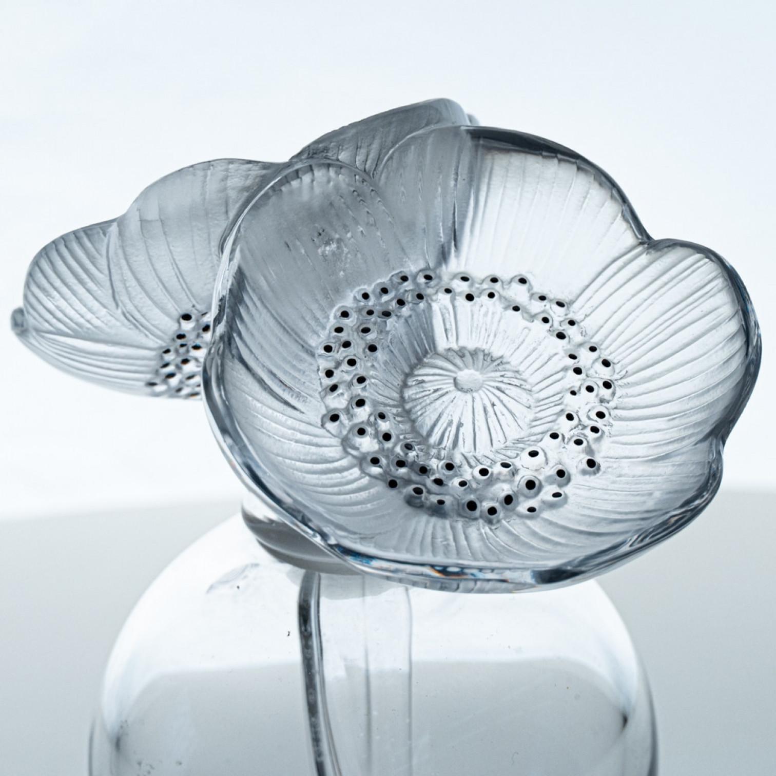Französische Anemone-Parfümflasche aus Kristall von Lalique, signiert, Frankreich 2005 (Sonstiges) im Angebot