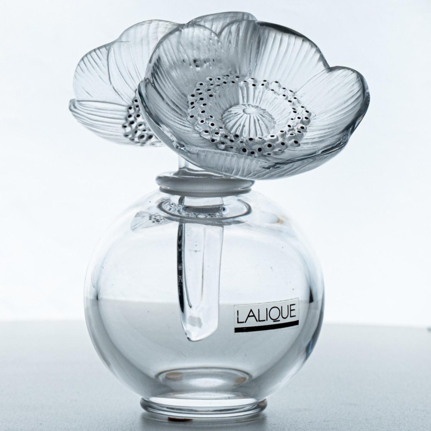 Französische Anemone-Parfümflasche aus Kristall von Lalique, signiert, Frankreich 2005 im Zustand „Gut“ im Angebot in Rijssen, NL