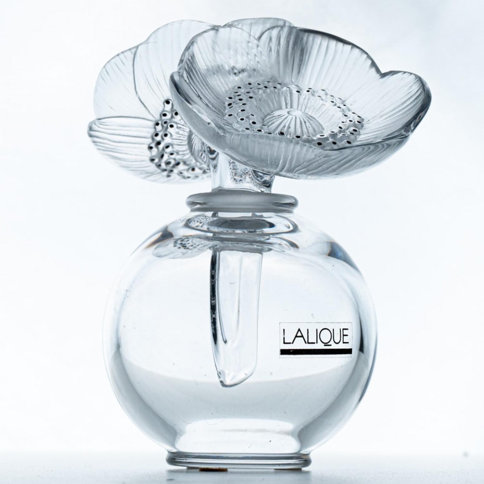 Französische Anemone-Parfümflasche aus Kristall von Lalique, signiert, Frankreich 2005 (21. Jahrhundert und zeitgenössisch) im Angebot