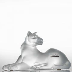 Sculpture Lion en cristal givré signée Lalique, France