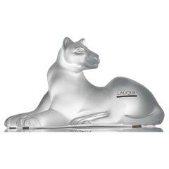 Sculpture Lion en cristal givré signée Lalique, France