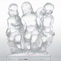 Scultura in cristallo smerigliato firmata Lalique Luxembourg 3 Children, Francia