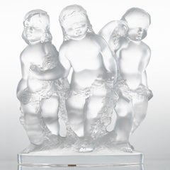 Lalique Escultura de Cristal Esmerilado Firmada Luxemburgo 3 Niños, Francia
