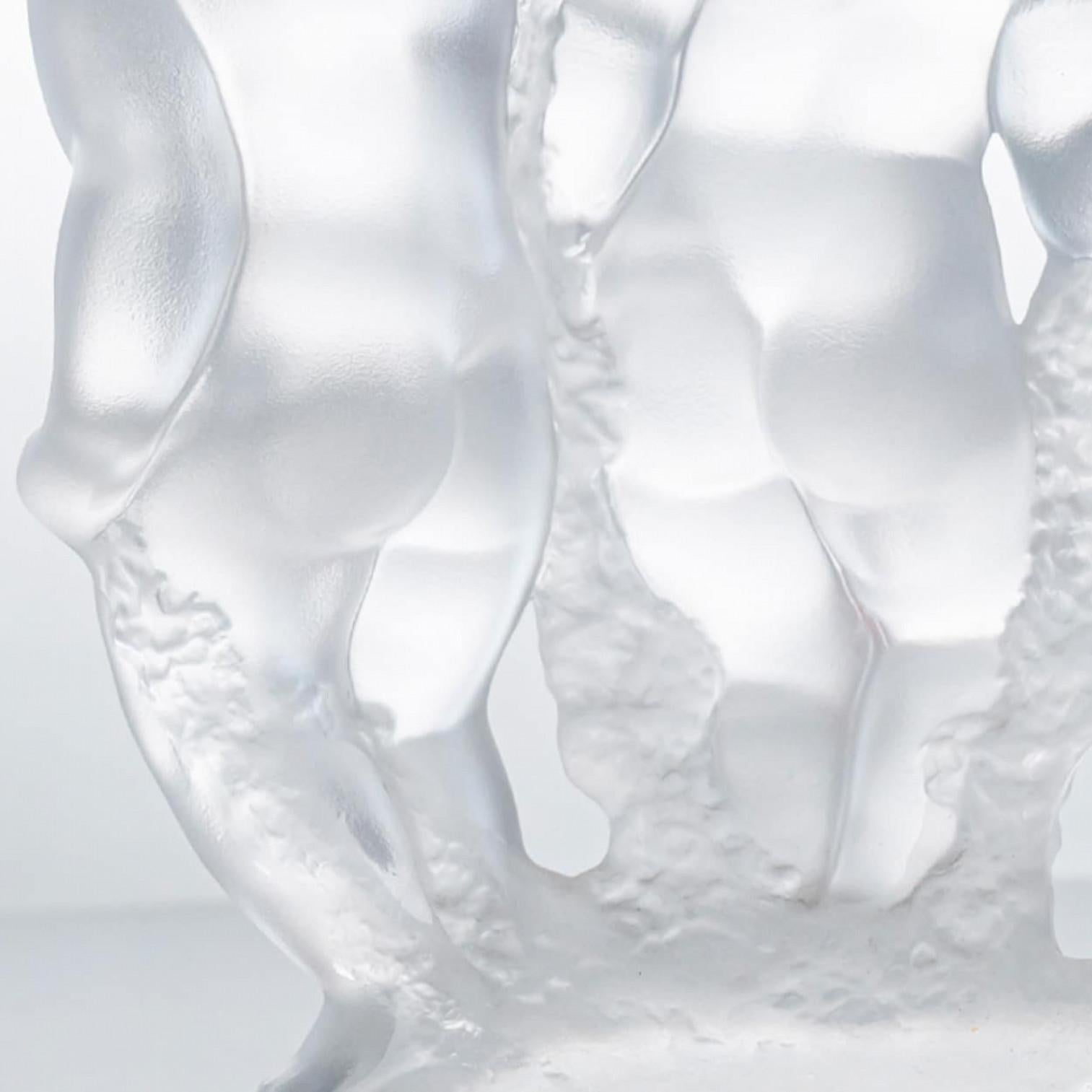 Mid-Century moderno Scultura in cristallo smerigliato firmata Lalique Luxembourg 3 Children, Francia in vendita