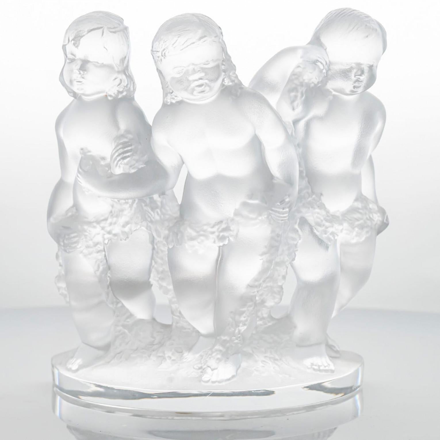 Cristallo Scultura in cristallo smerigliato firmata Lalique Luxembourg 3 Children, Francia in vendita