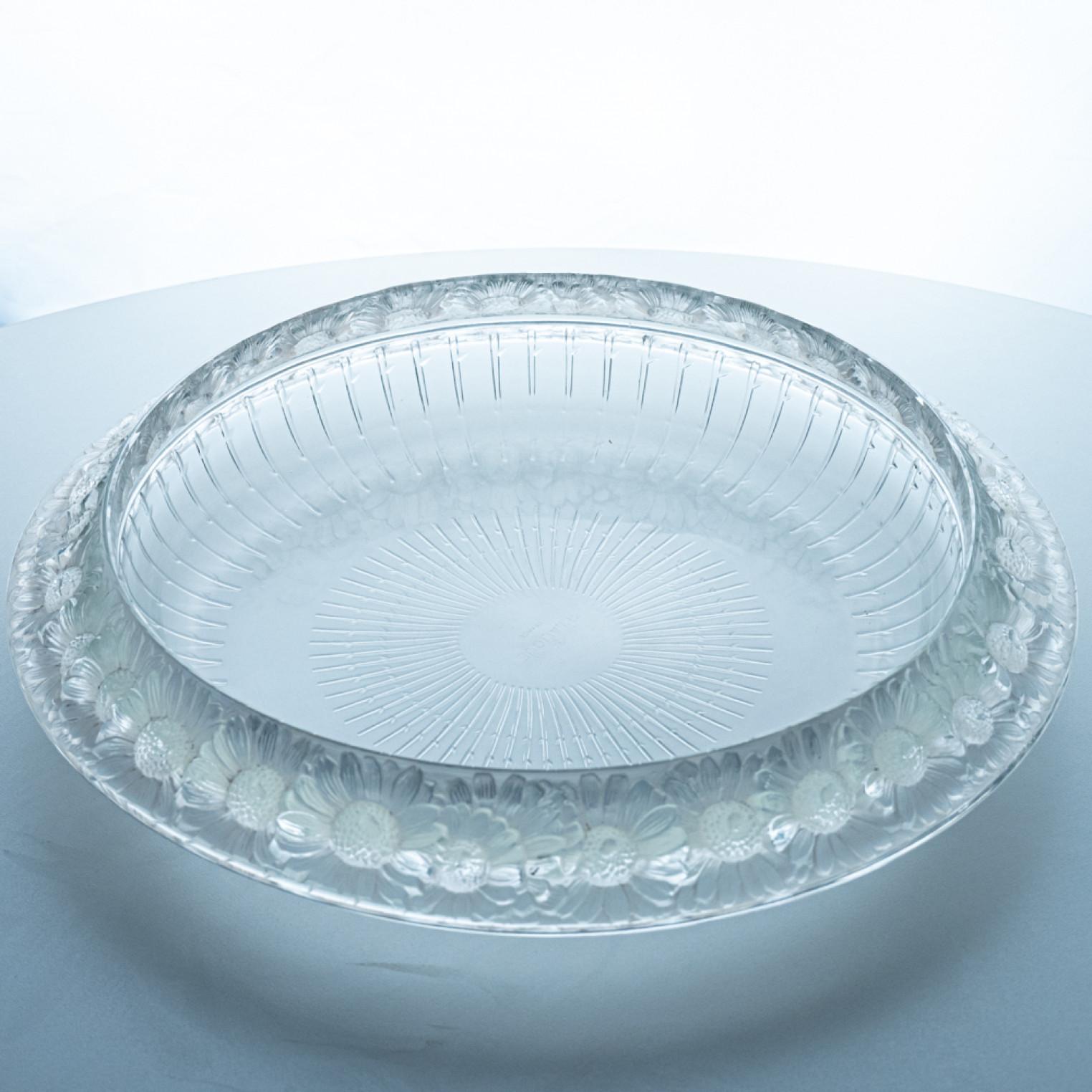 Centro de mesa grande firmado por Lalique, Francia, hacia 1940 Otro en venta