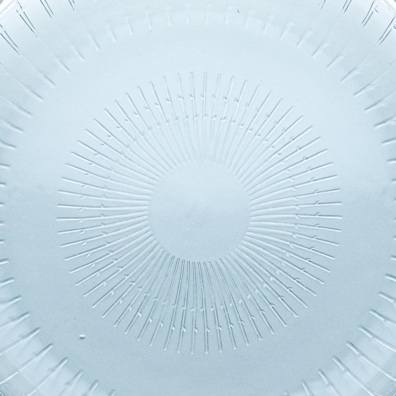 Vetro artistico Grande pezzo da centro firmato Lalique, Francia, circa 1940 in vendita