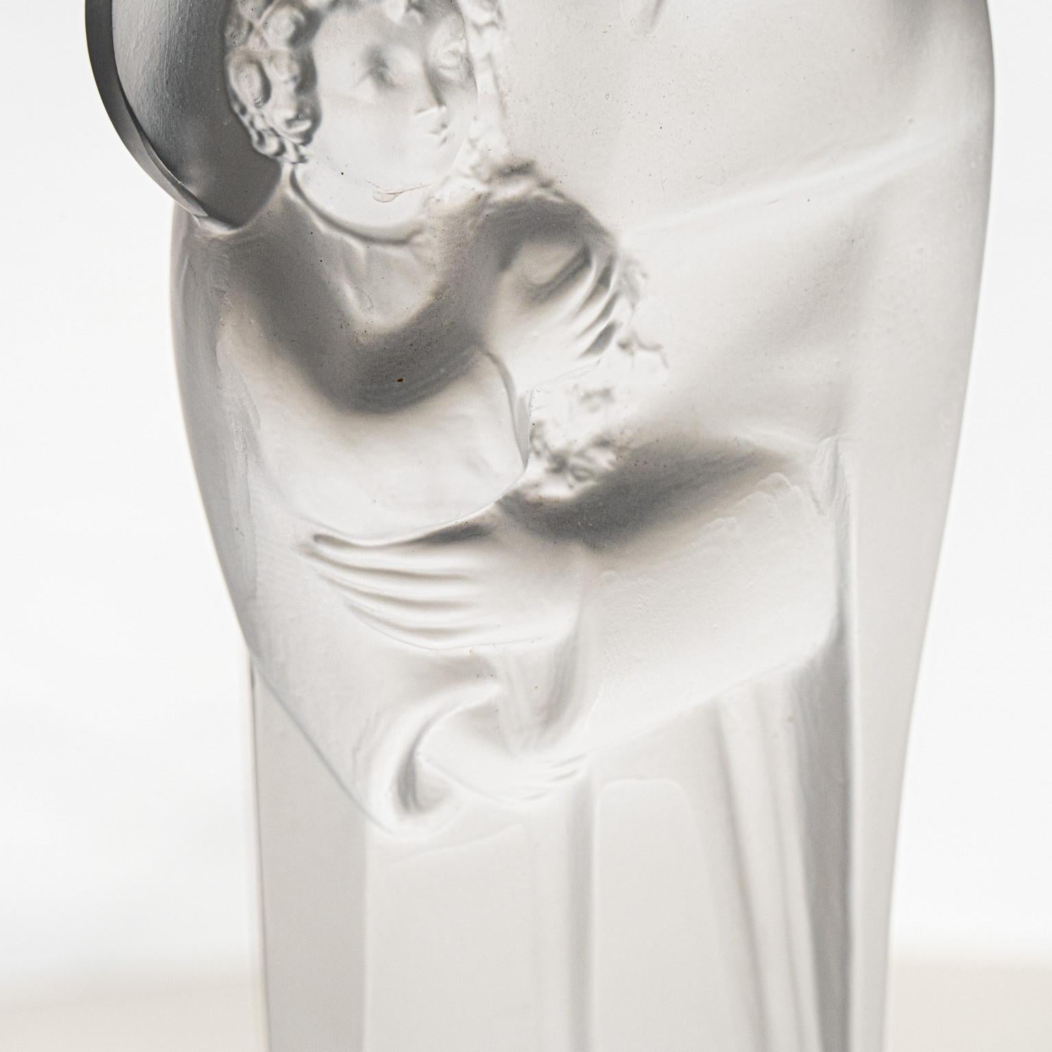 Lalique Firmado Virgen y Niño, Francia, 1947 en Bueno estado para la venta en Rijssen, NL