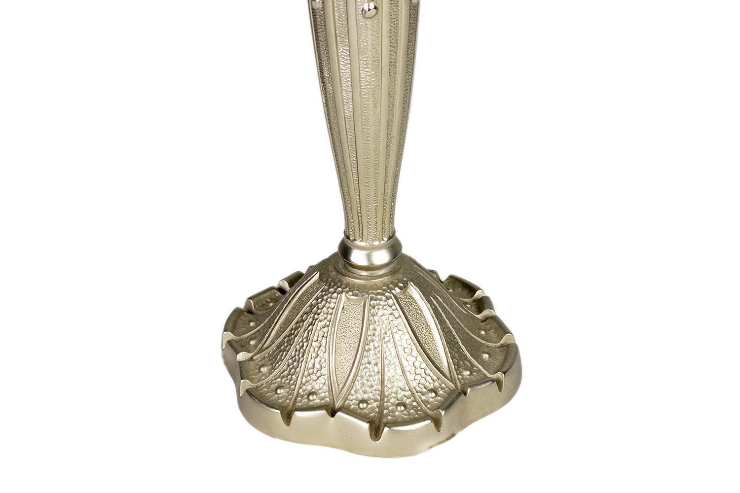 Lámpara de mesa de latón niquelado estilo Art Déco de Lalique, años 20 Francés en venta