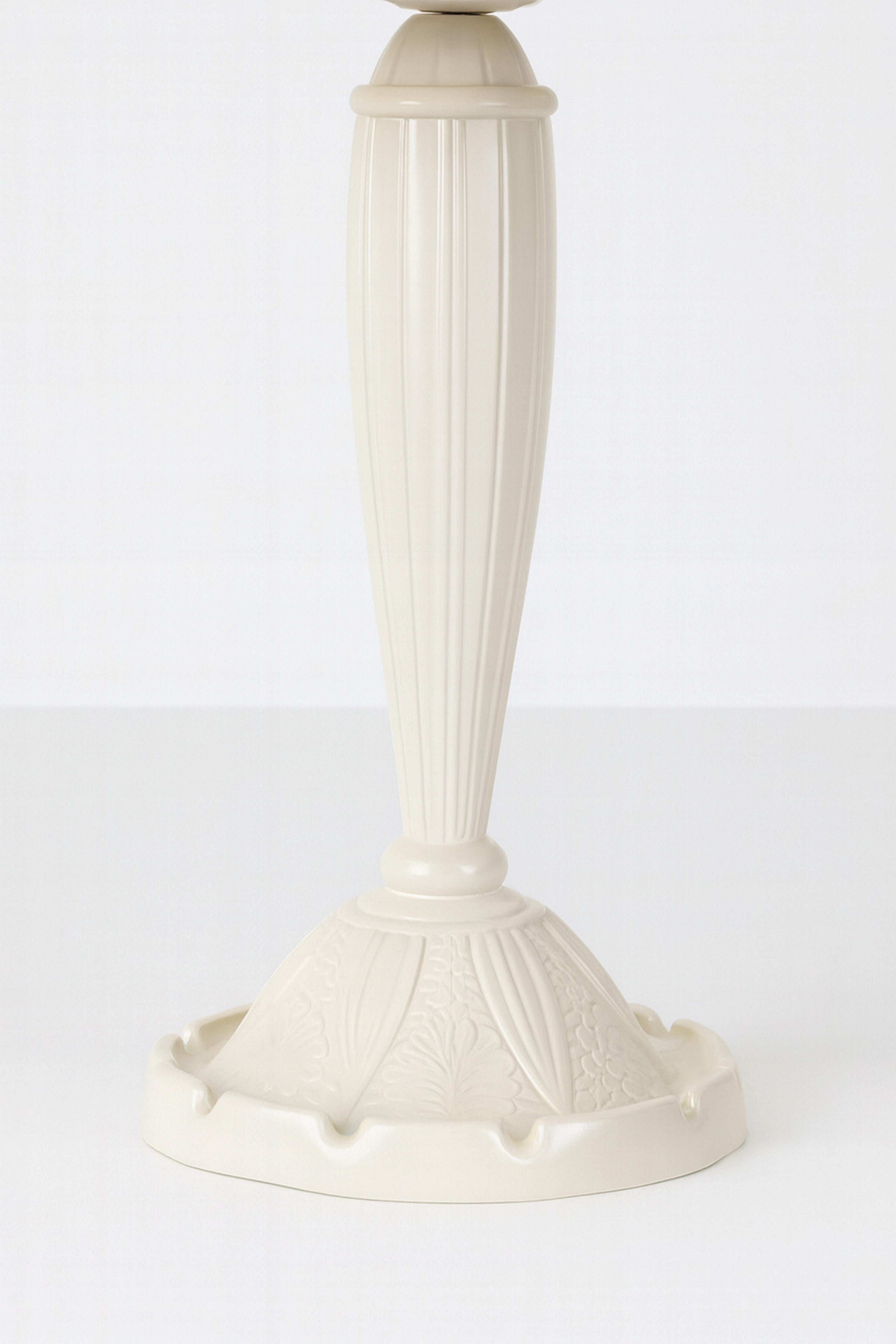 Lalique style Art Deco Off White Lacquer Brass Table Lamp, 1920s For Sale 1