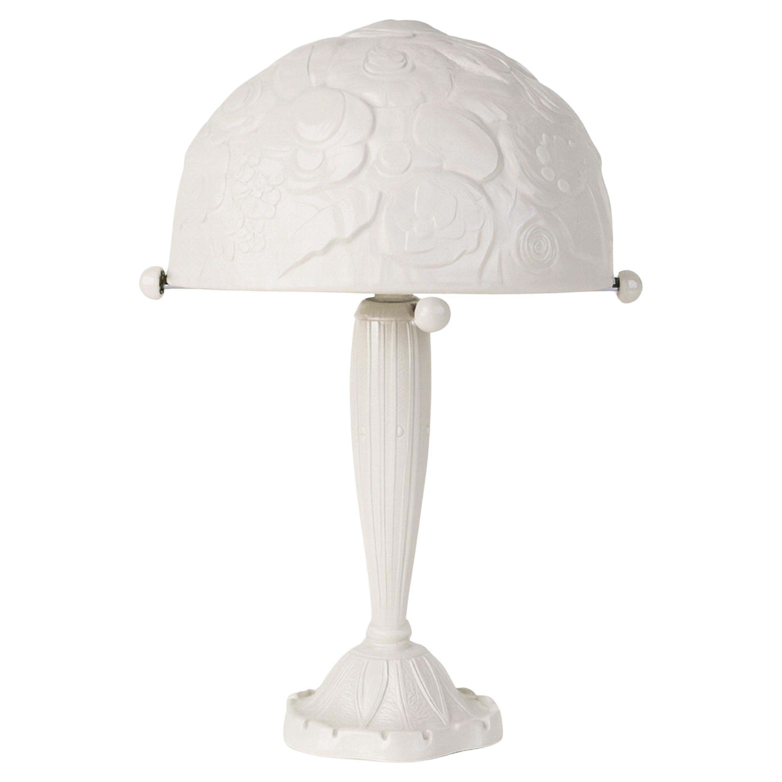 Lalique Stil Art Deco Off White Lacquer Messing Tischlampe, 1920er Jahre