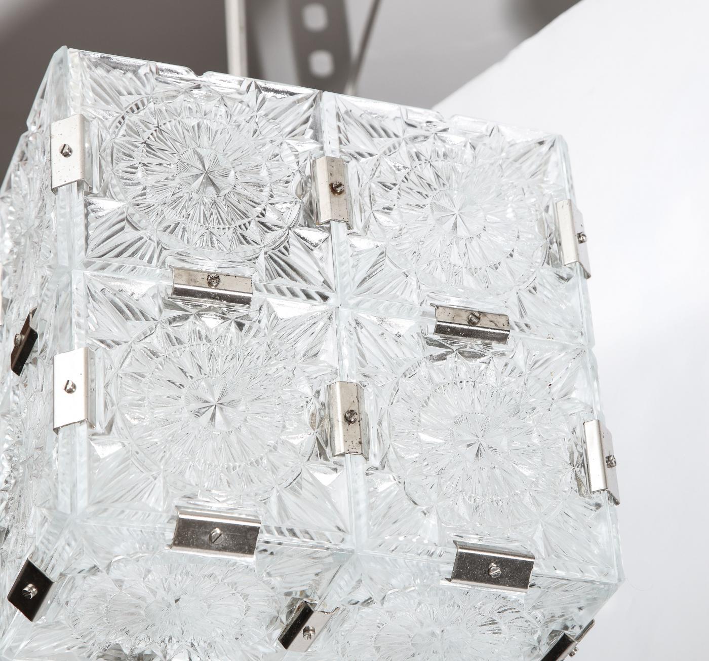 Tchèque Pendentif Art déco tchèque en cristal style Lalique en vente