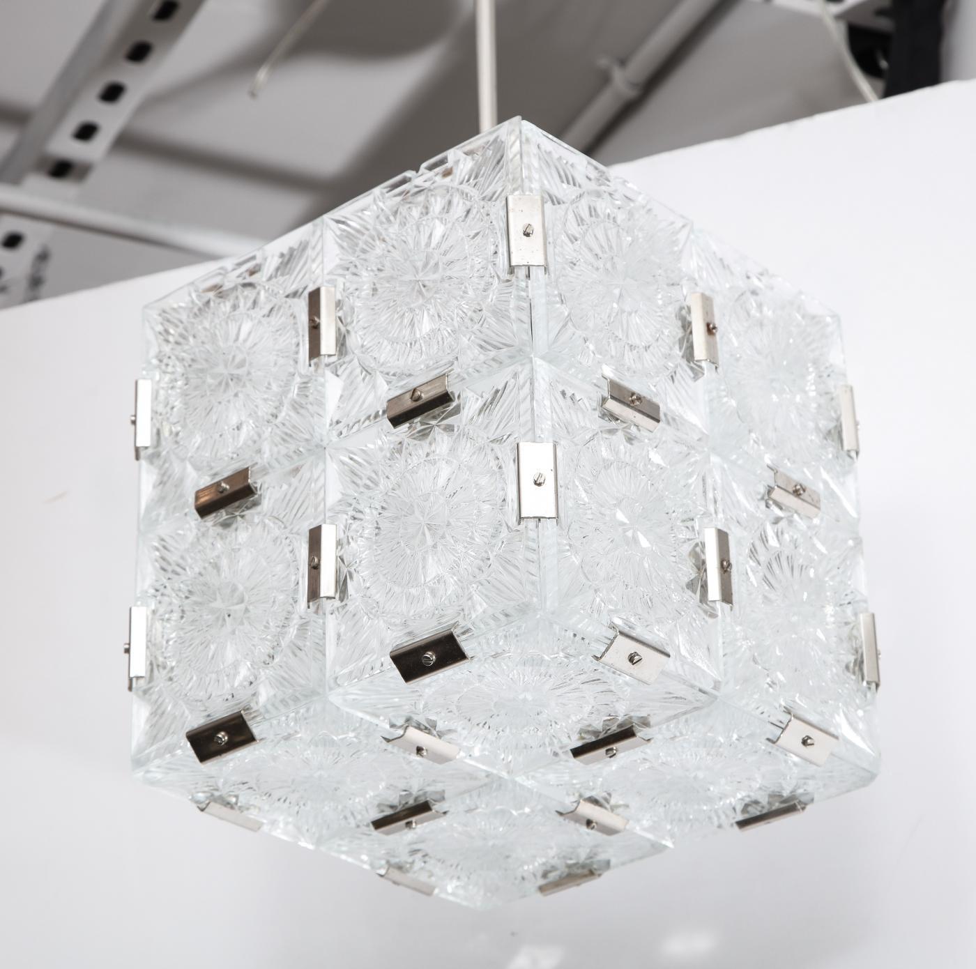 Pendentif Art déco tchèque en cristal style Lalique Bon état - En vente à New York, NY