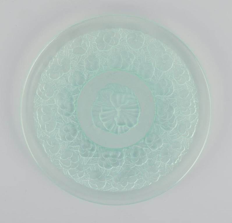 French Lalique-style. Set of nine glass plates designed with flower motifs For Sale