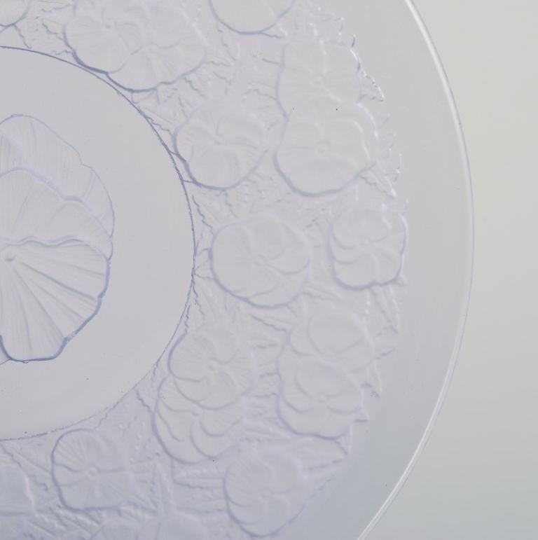 Mid-20th Century Lalique-style. Set of ten plates designed with flower motifs in purple glass For Sale
