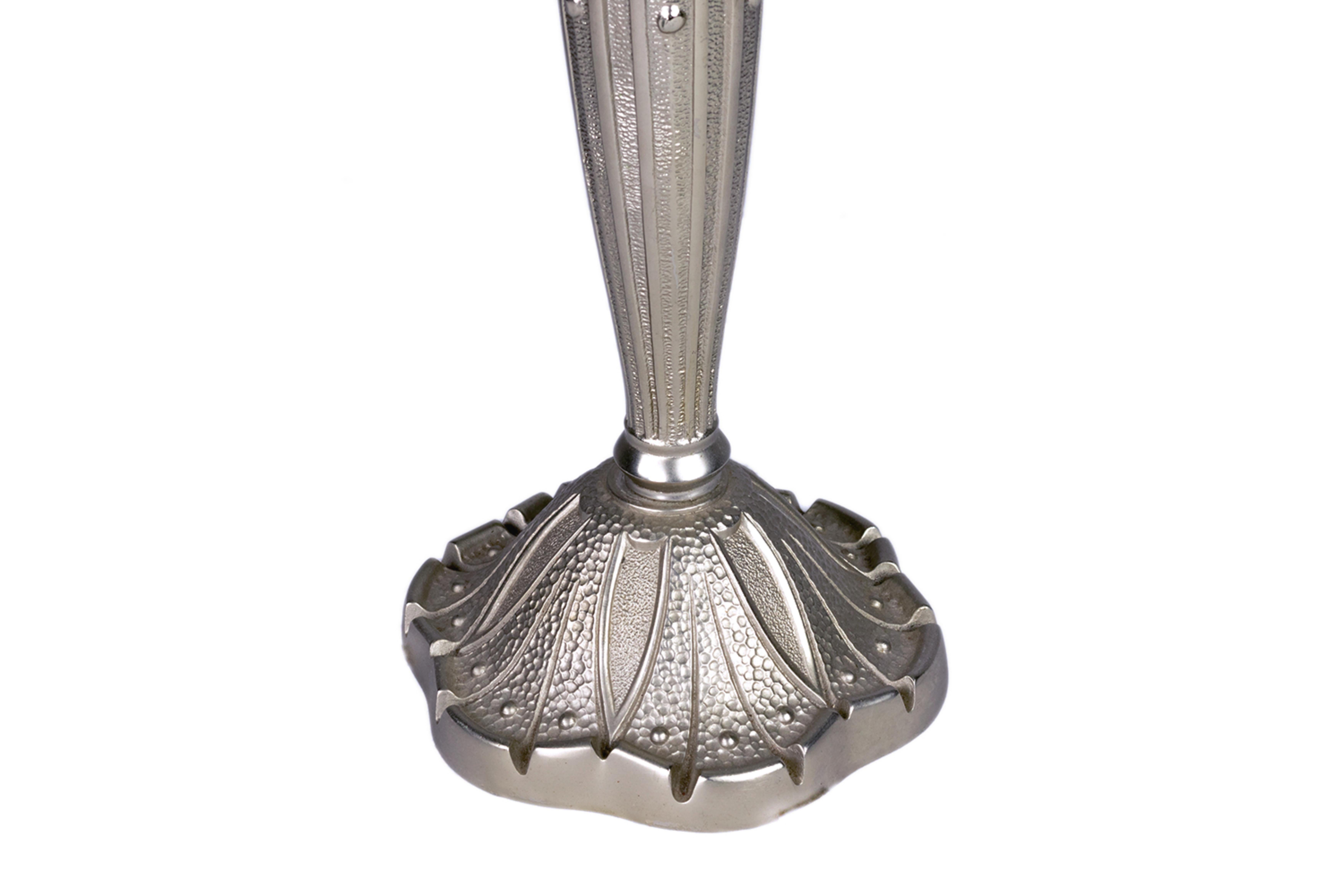 Lalique, vernickelte Art-Déco-Tischlampe im Stil des Art déco, 1920er Jahre (20. Jahrhundert) im Angebot