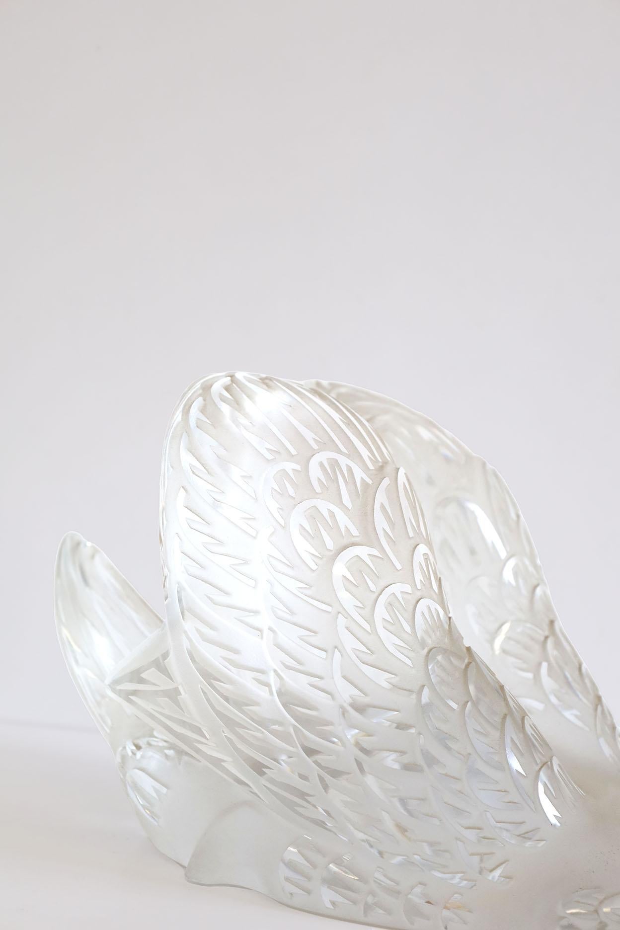 Lalique Swan Head Down Sculpture In Good Condition In Mérida, YU