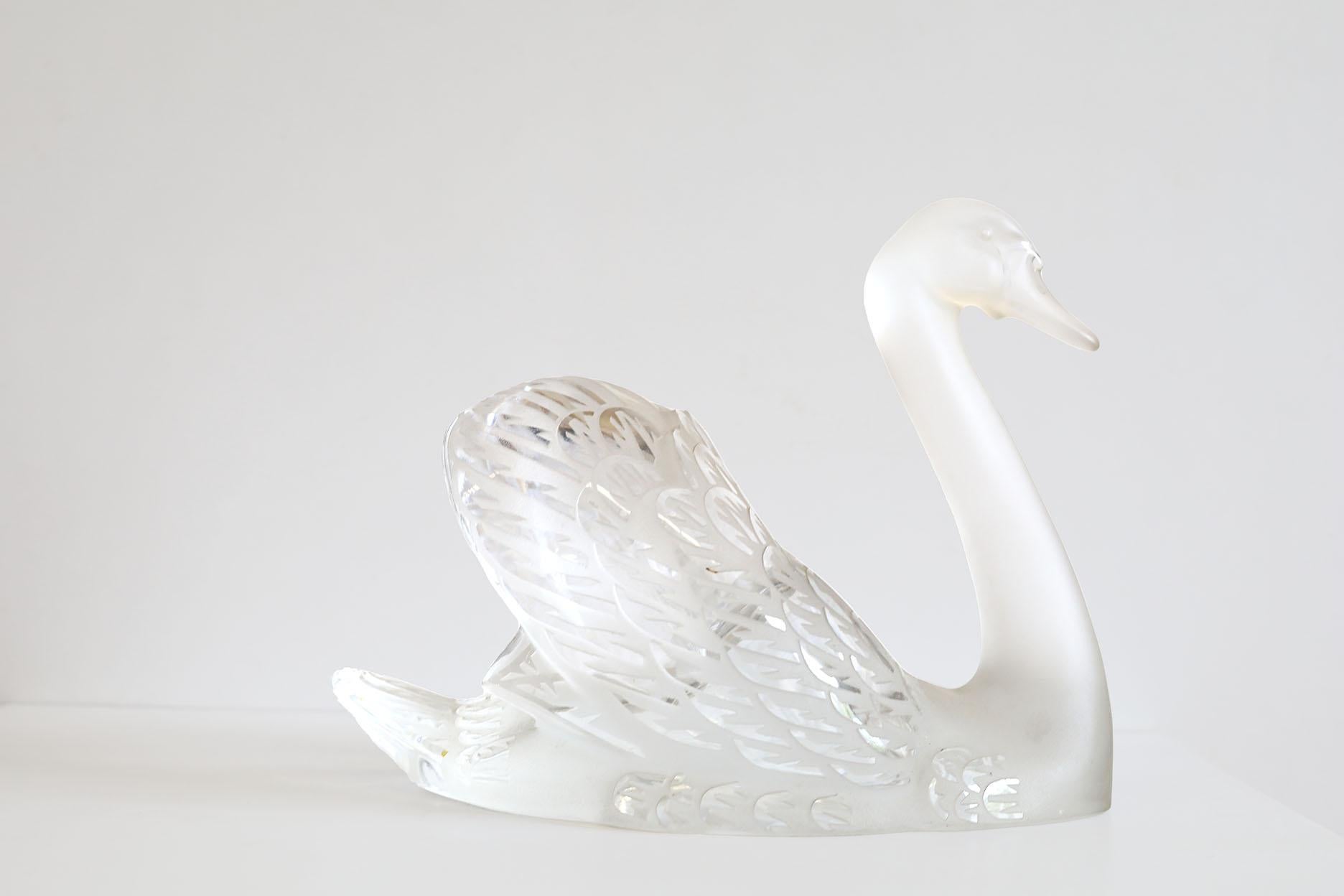 Lalique  'Swan Head Up' Crystal Sculpture In Good Condition In Mérida, YU